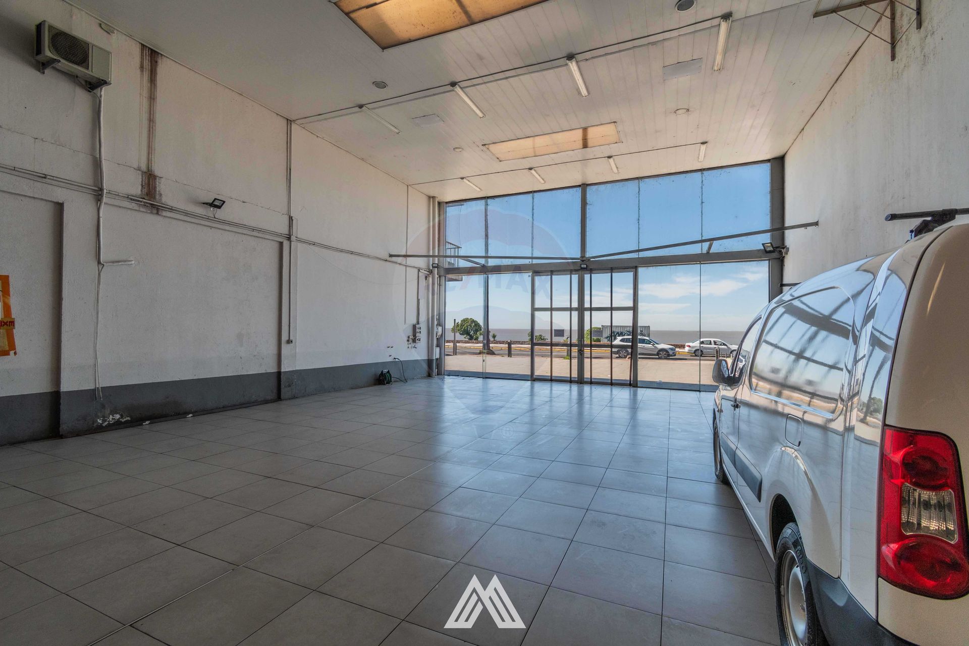 ALQUILA LOCAL CON OFICINAS + APTO BUCEO RAMBLA GGE · Foto 10
