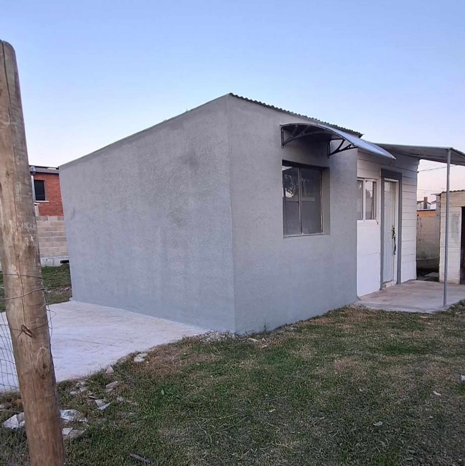 Alquiler casa 1 dormitorio y cochera en Pando