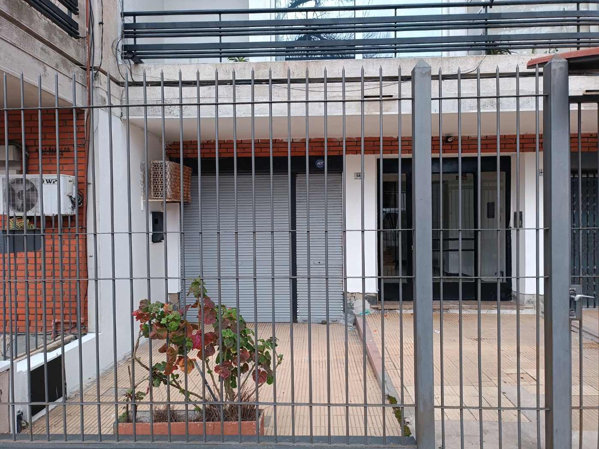 ALQUILER SALON COMERCIAL POCITOS · Foto 2