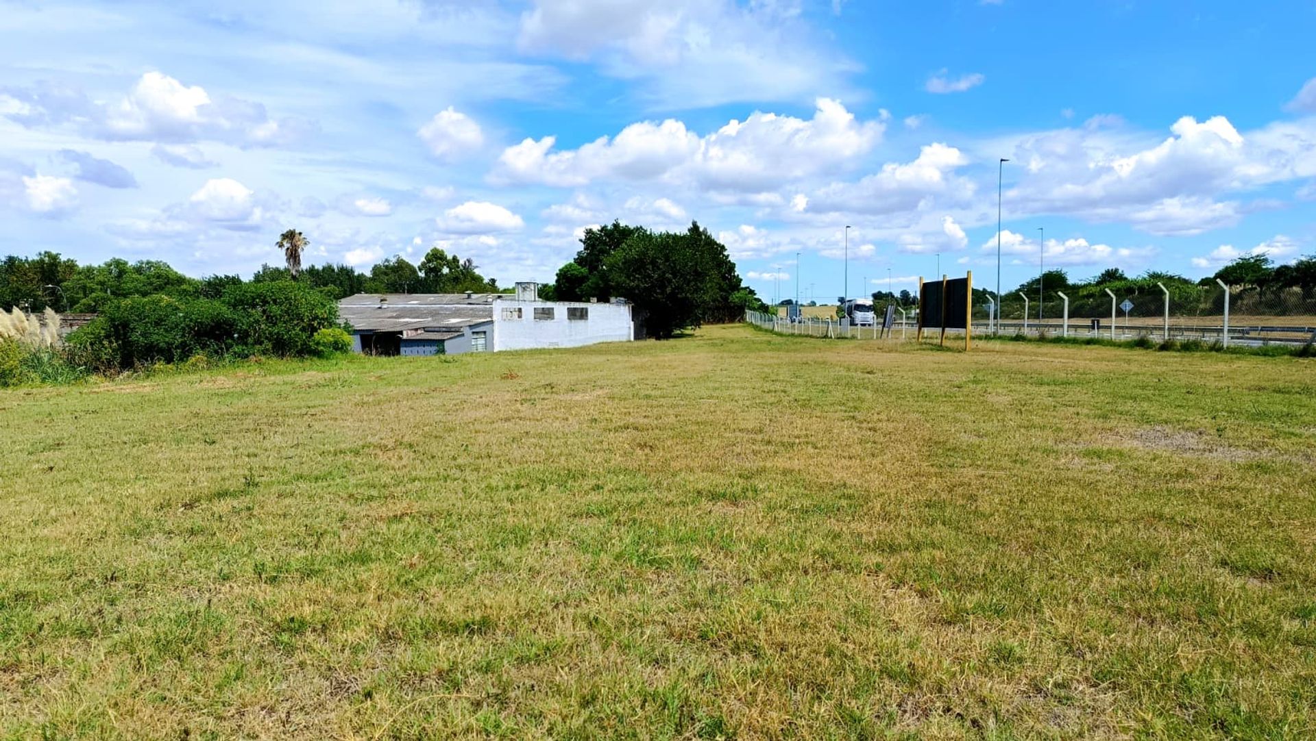 Alquiler Local / Galpón comercial 200 m² en Pando · Foto 5