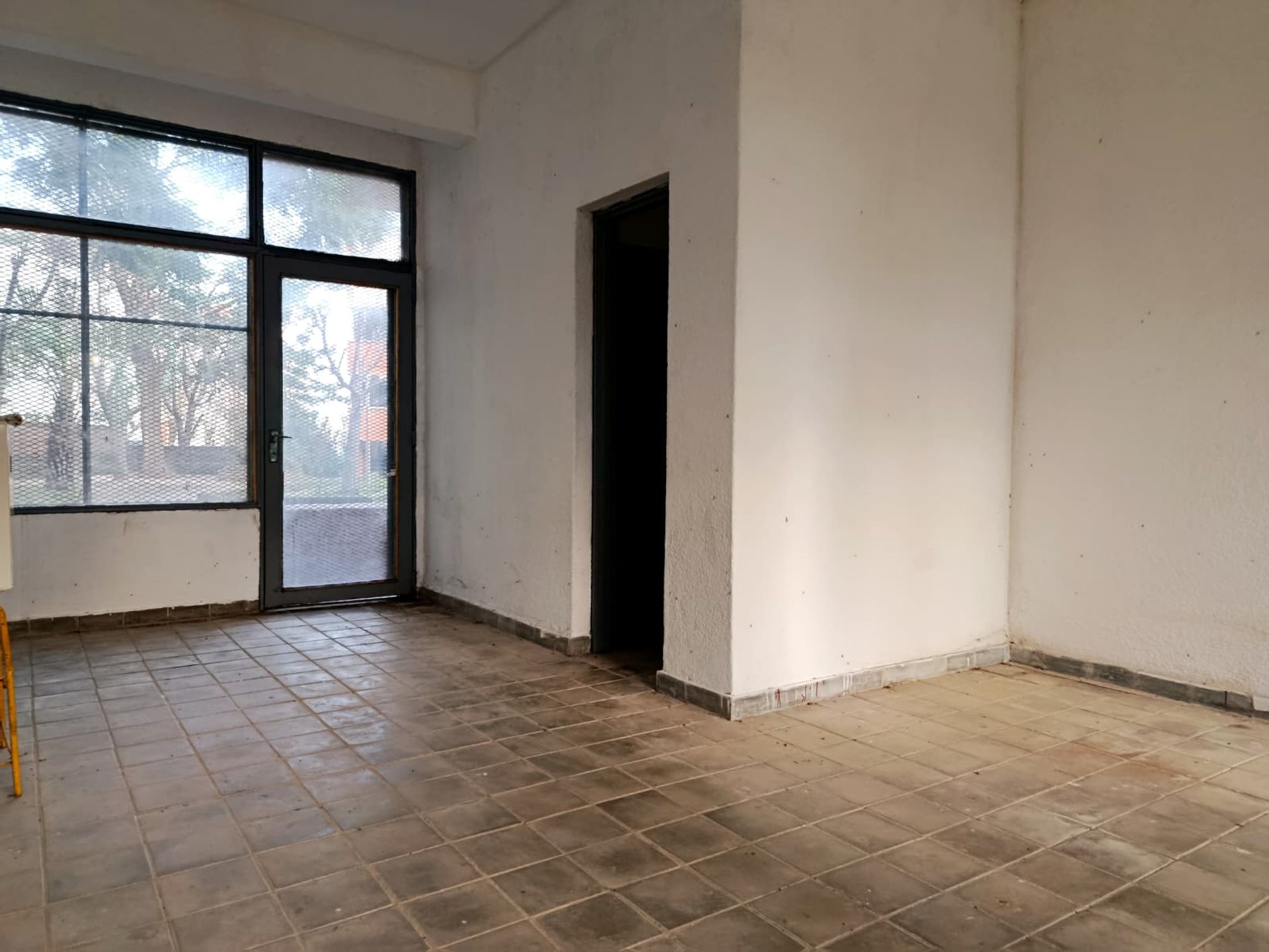 ALQUILER LOCAL COMERCIAL EN PANDO · Foto 4