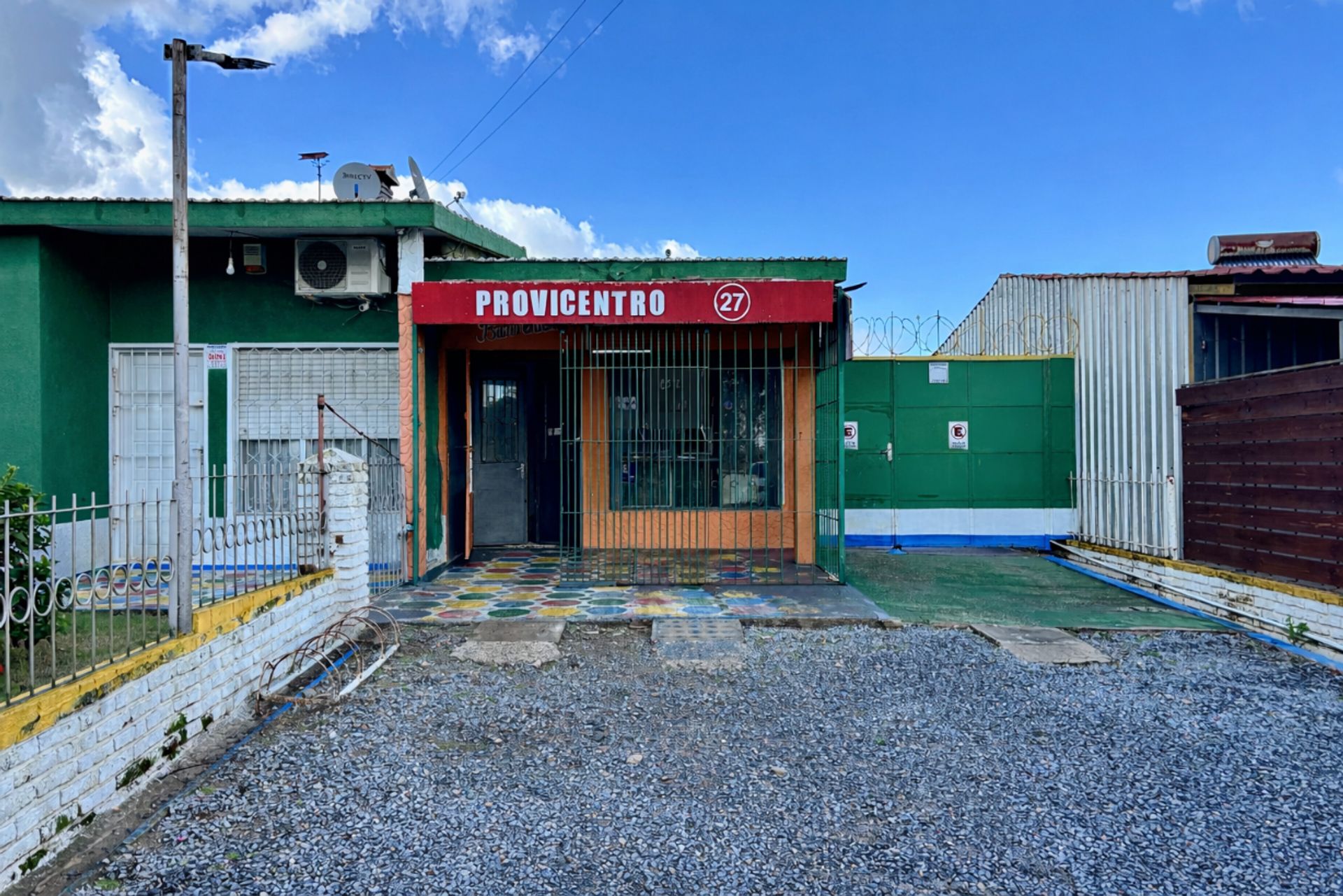 ALQUILER LOCAL COMERCIAL EN BARROS BLANCOS KM27 · Foto 1
