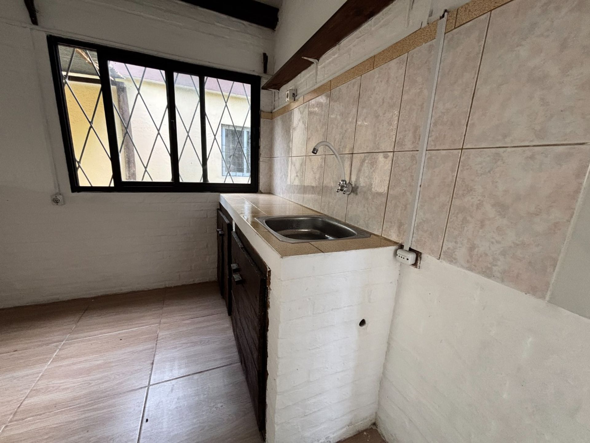 ALQUILER CASA 1 DORMITORIO Y COCHERA SAN LUIS · Foto 8