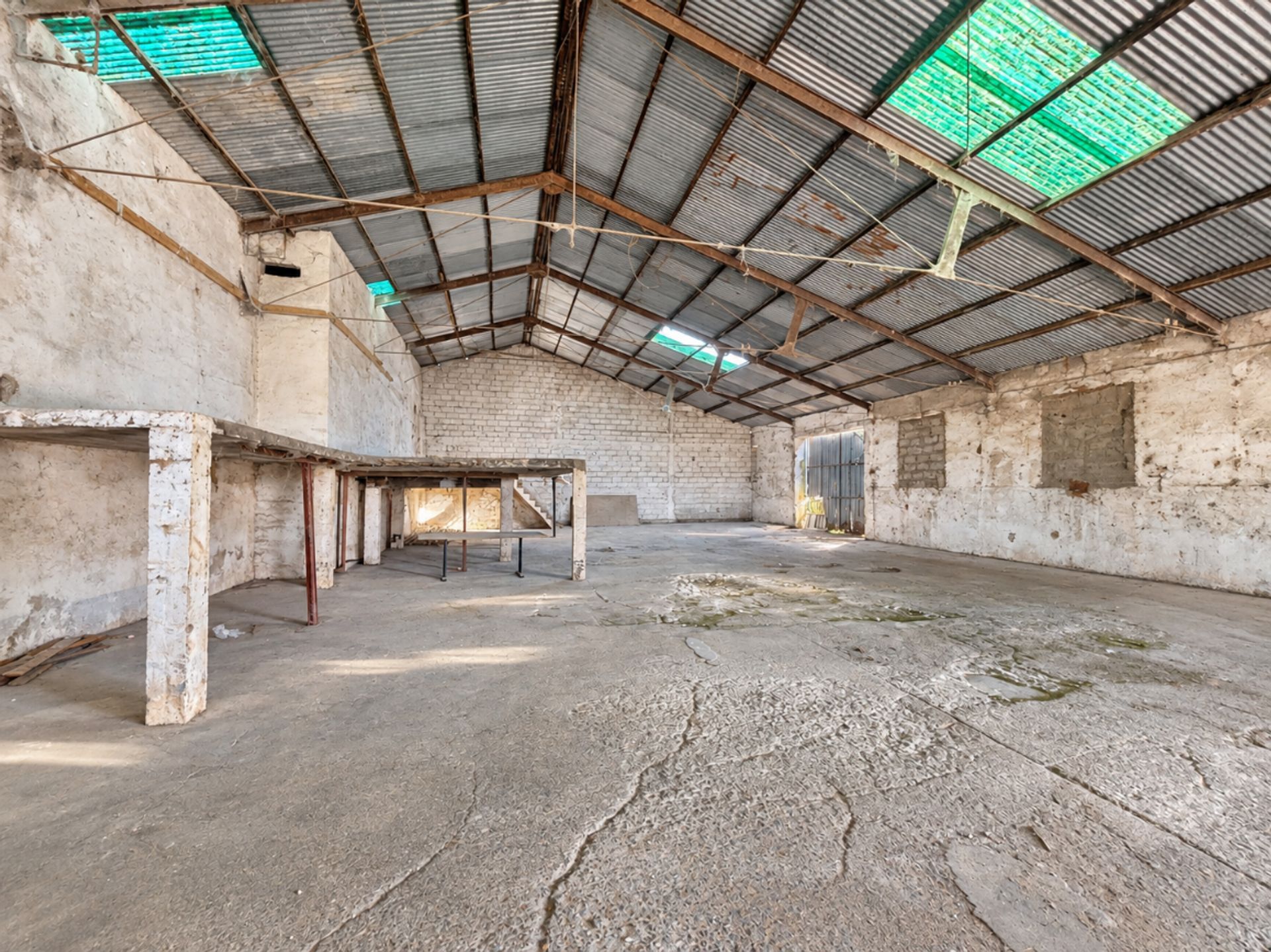 Alquiler Galpón/Depósito de 590m² en La Montañesa