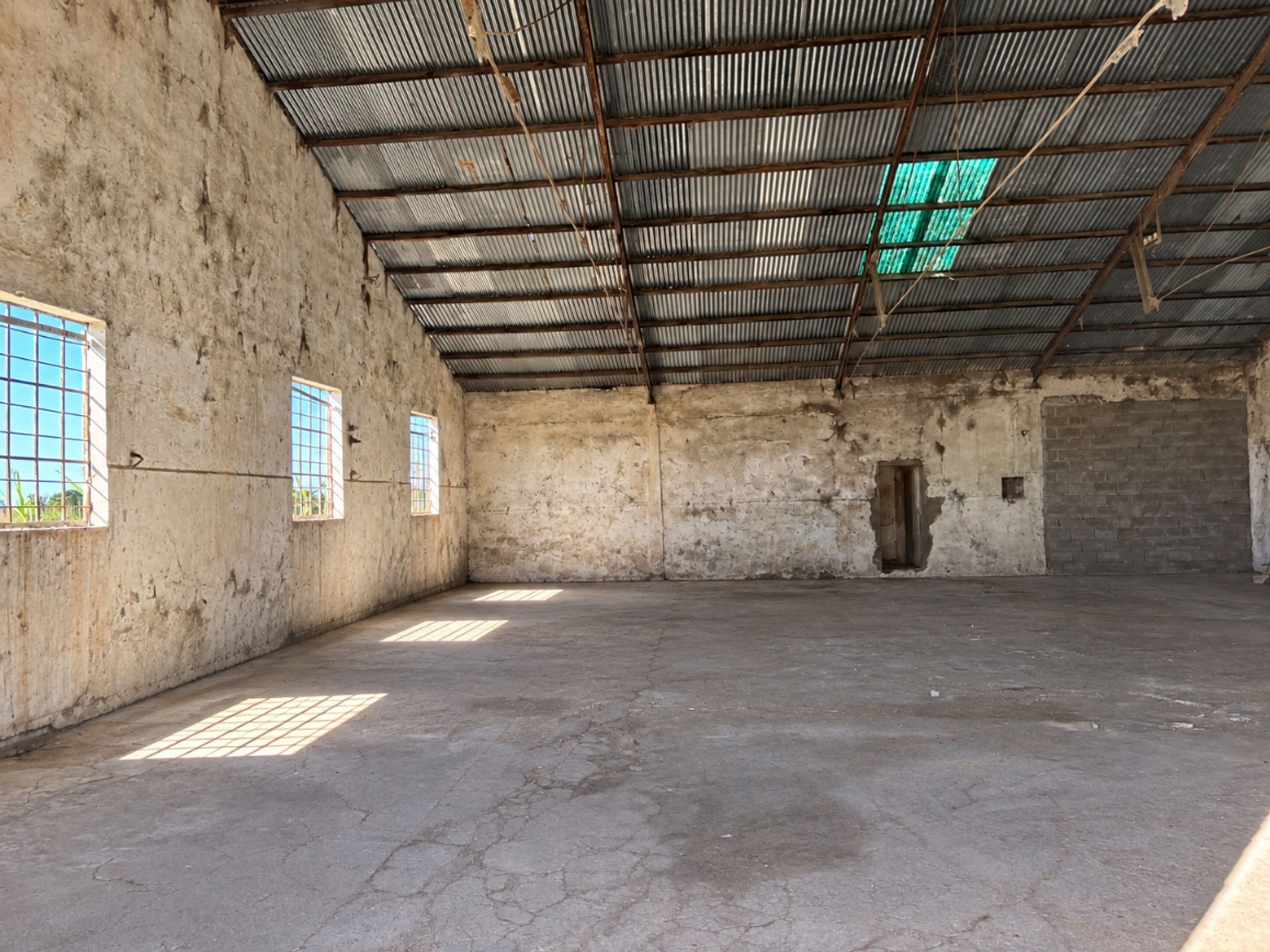 Alquiler Galpón/Depósito de 590m² en La Montañesa · Foto 4