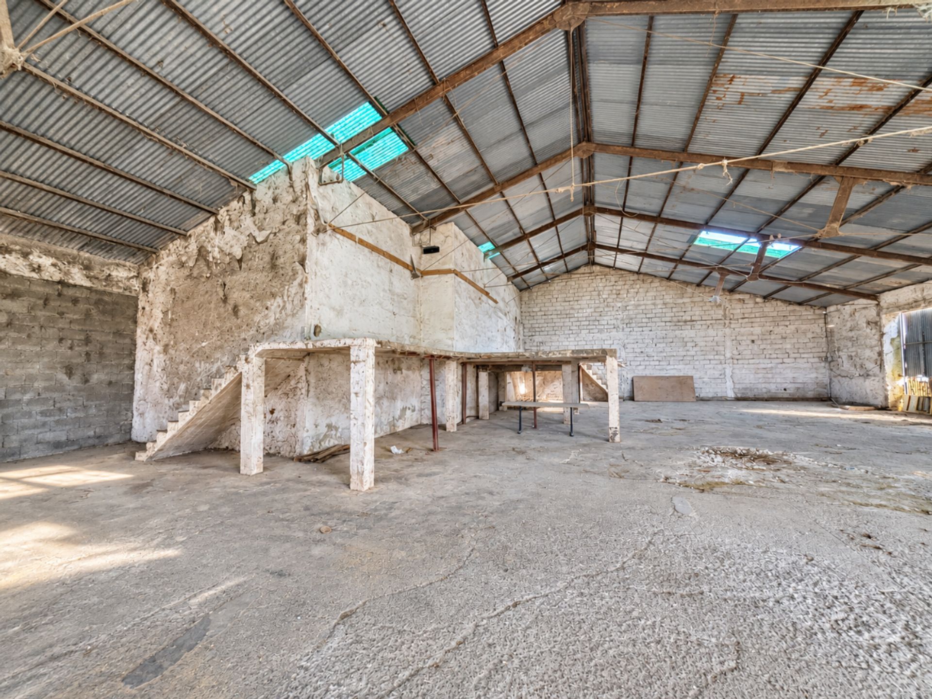 Alquiler Galpón/Depósito de 590m² en La Montañesa · Foto 3