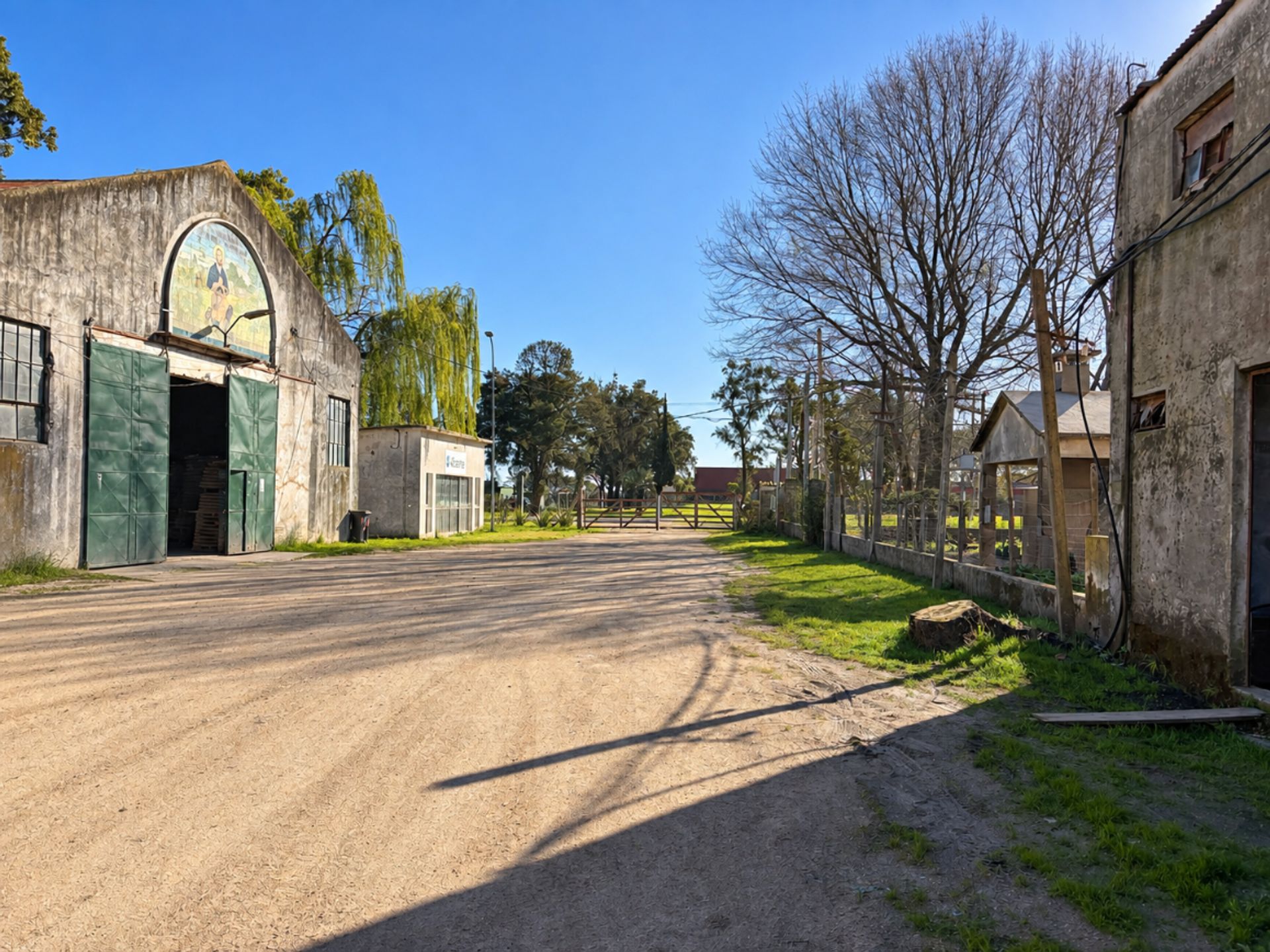 Alquiler Galpón/Depósito de 590m² en La Montañesa · Foto 2