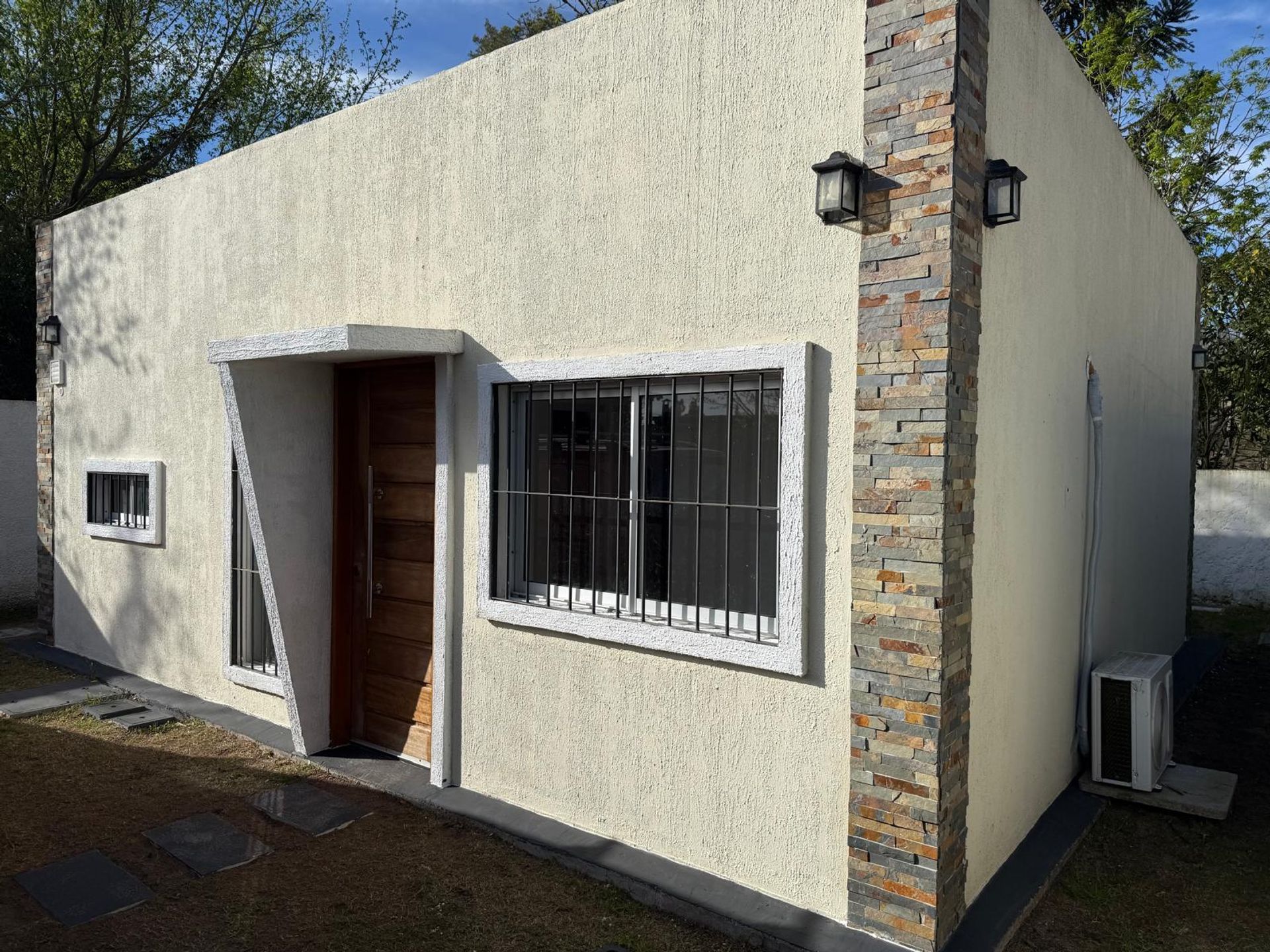 CASA EN ALQUILER 2 DORMITORIOS 1 BAÑO LAGOMAR