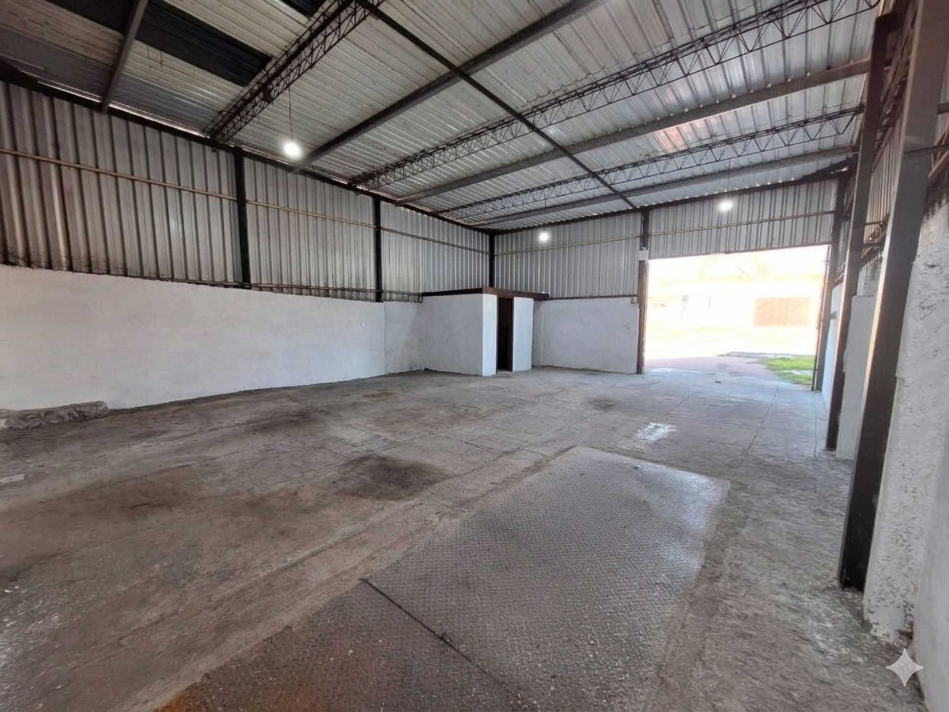ALQUILER LOCAL 104m² CENTRICO MULTIPLES USOS PANDO · Foto 1
