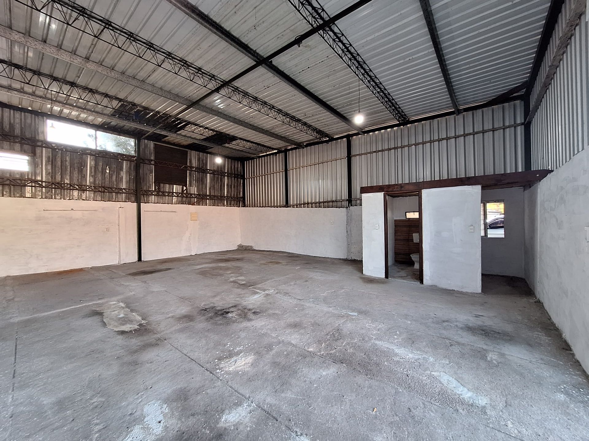 ALQUILER LOCAL 104m² CENTRICO MULTIPLES USOS PANDO · Foto 7
