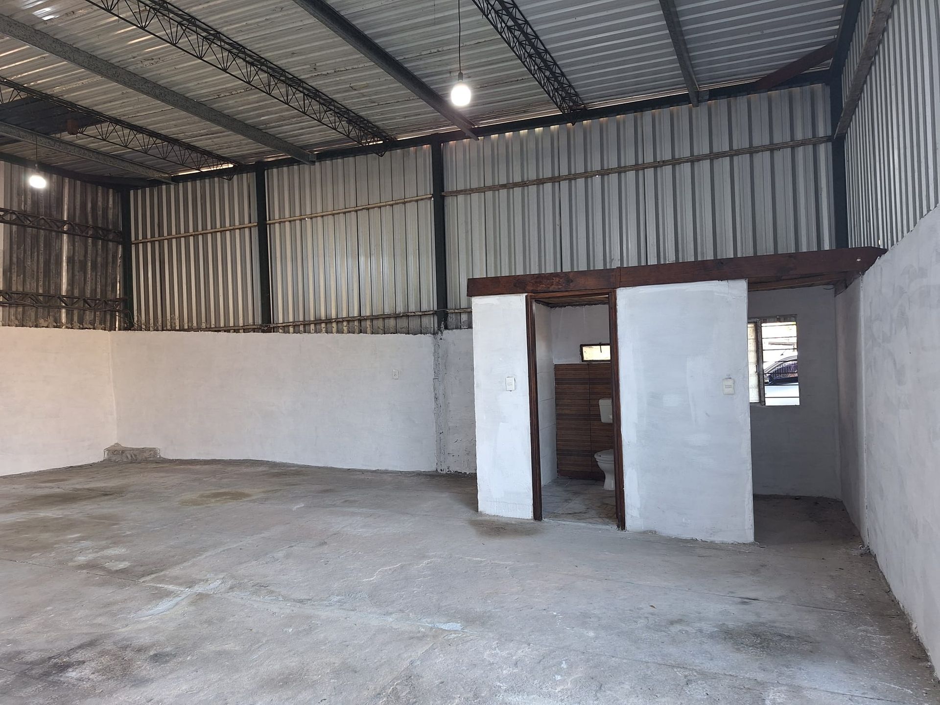 ALQUILER LOCAL 104m² CENTRICO MULTIPLES USOS PANDO · Foto 8