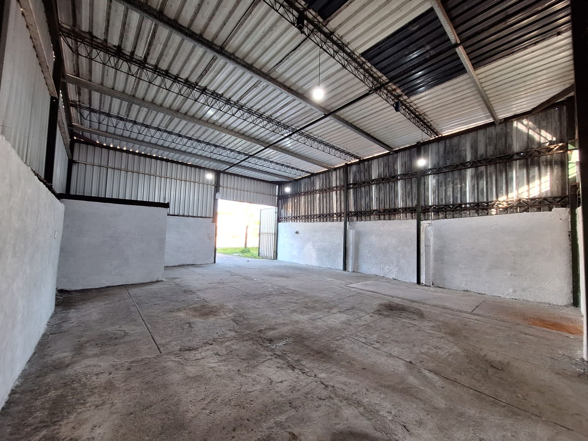 ALQUILER LOCAL 104m² CENTRICO MULTIPLES USOS PANDO · Foto 11