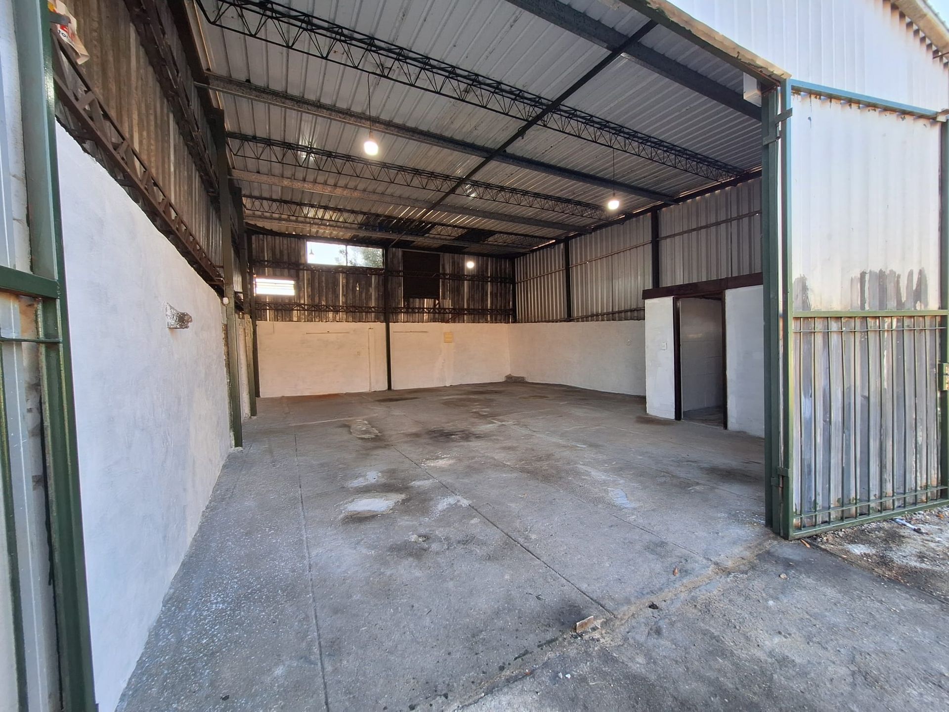 ALQUILER LOCAL 104m² CENTRICO MULTIPLES USOS PANDO · Foto 10