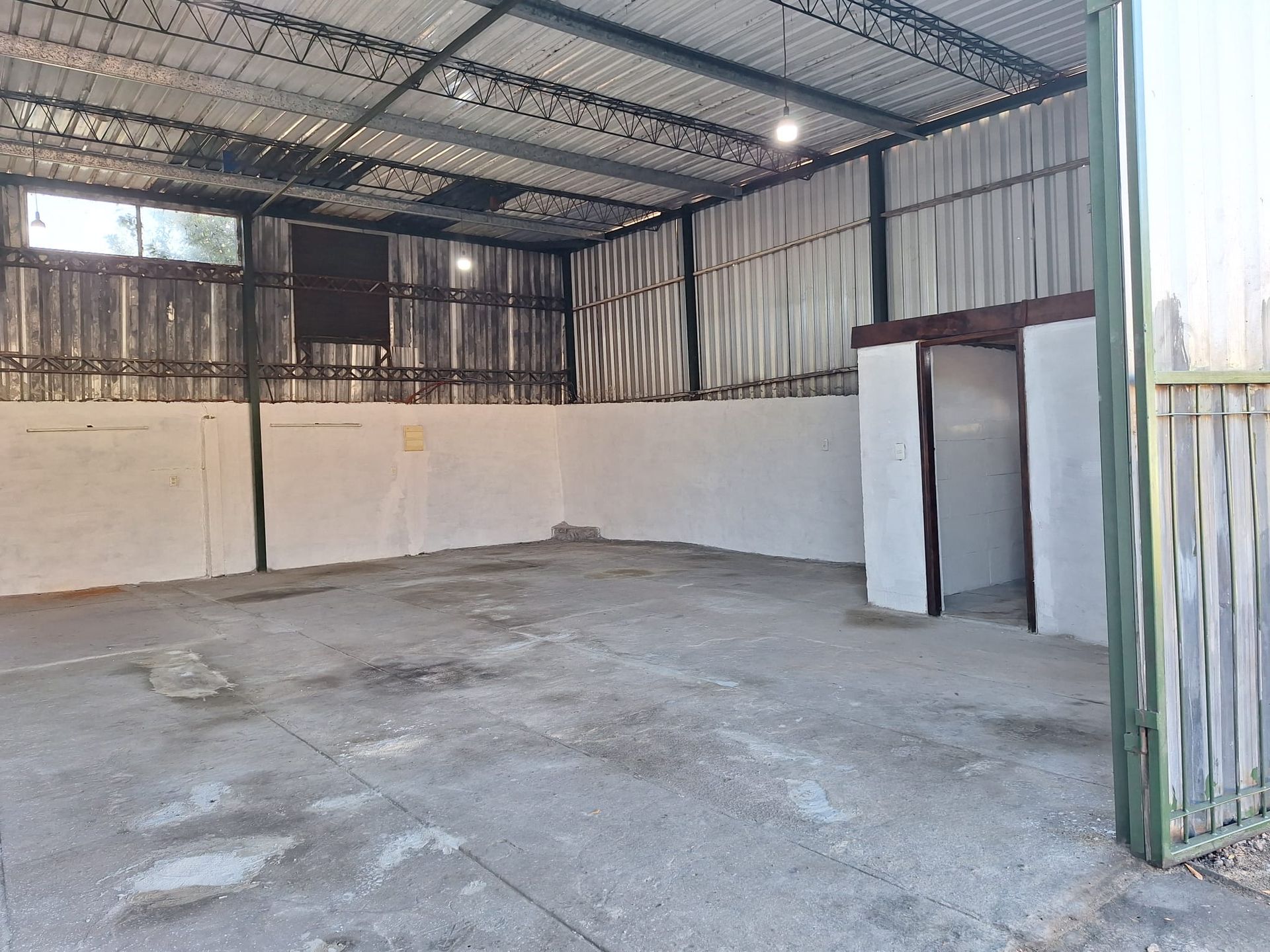 ALQUILER LOCAL 104m² CENTRICO MULTIPLES USOS PANDO · Foto 9