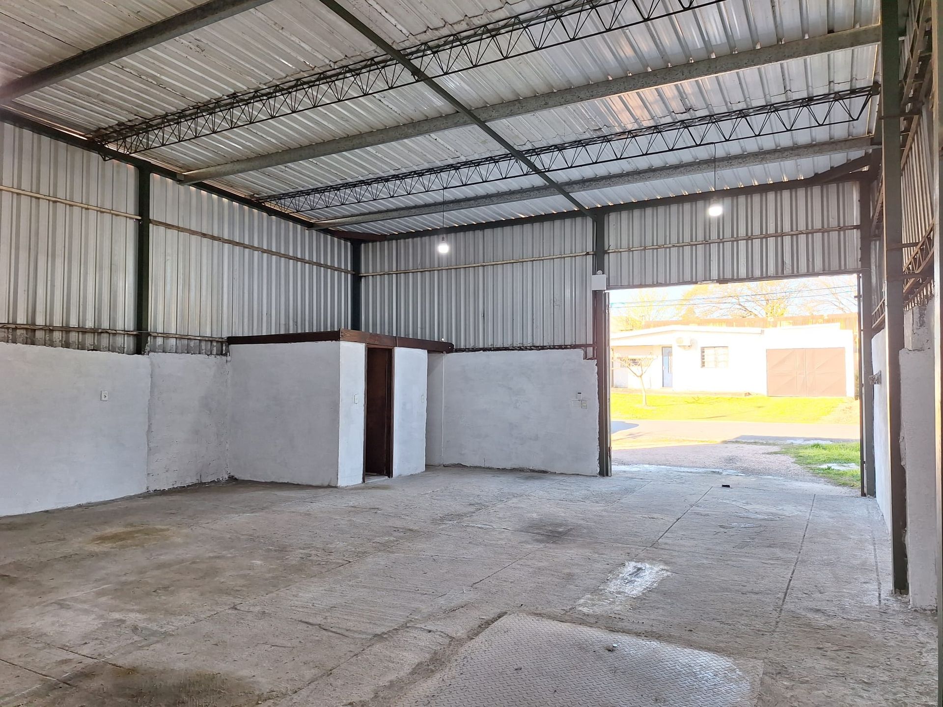 ALQUILER LOCAL 104m² CENTRICO MULTIPLES USOS PANDO · Foto 6