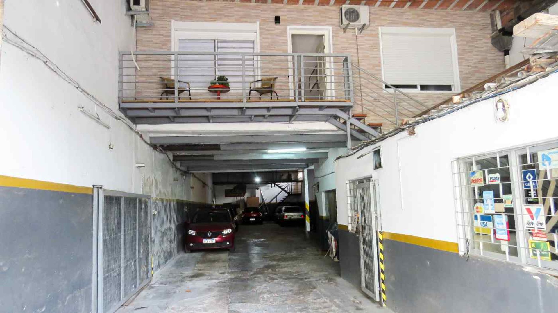 Alquiler depósito en La Blanqueada sobre avenida · Foto 3