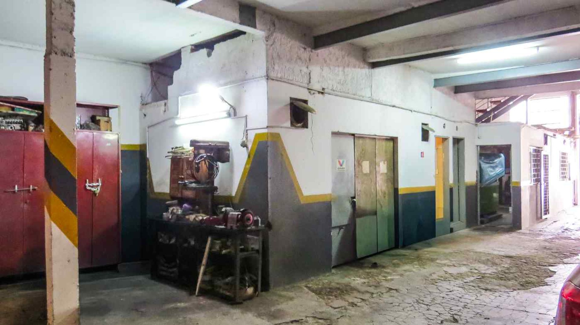 Alquiler depósito en La Blanqueada sobre avenida · Foto 6