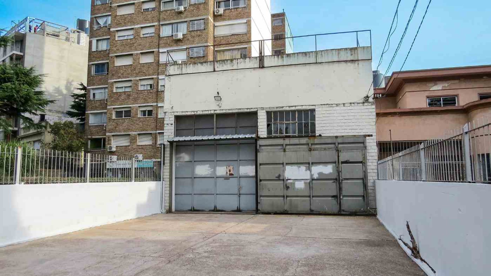 Alquiler depósito en La Blanqueada sobre avenida · Photo 1