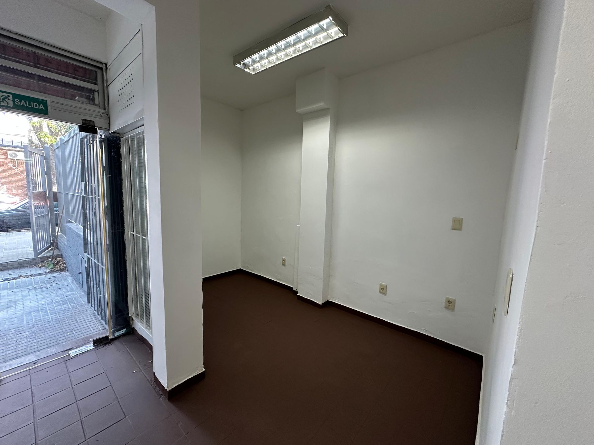 ALQUILER LOCAL COMERCIAL POCITOS NUEVO · Foto 3