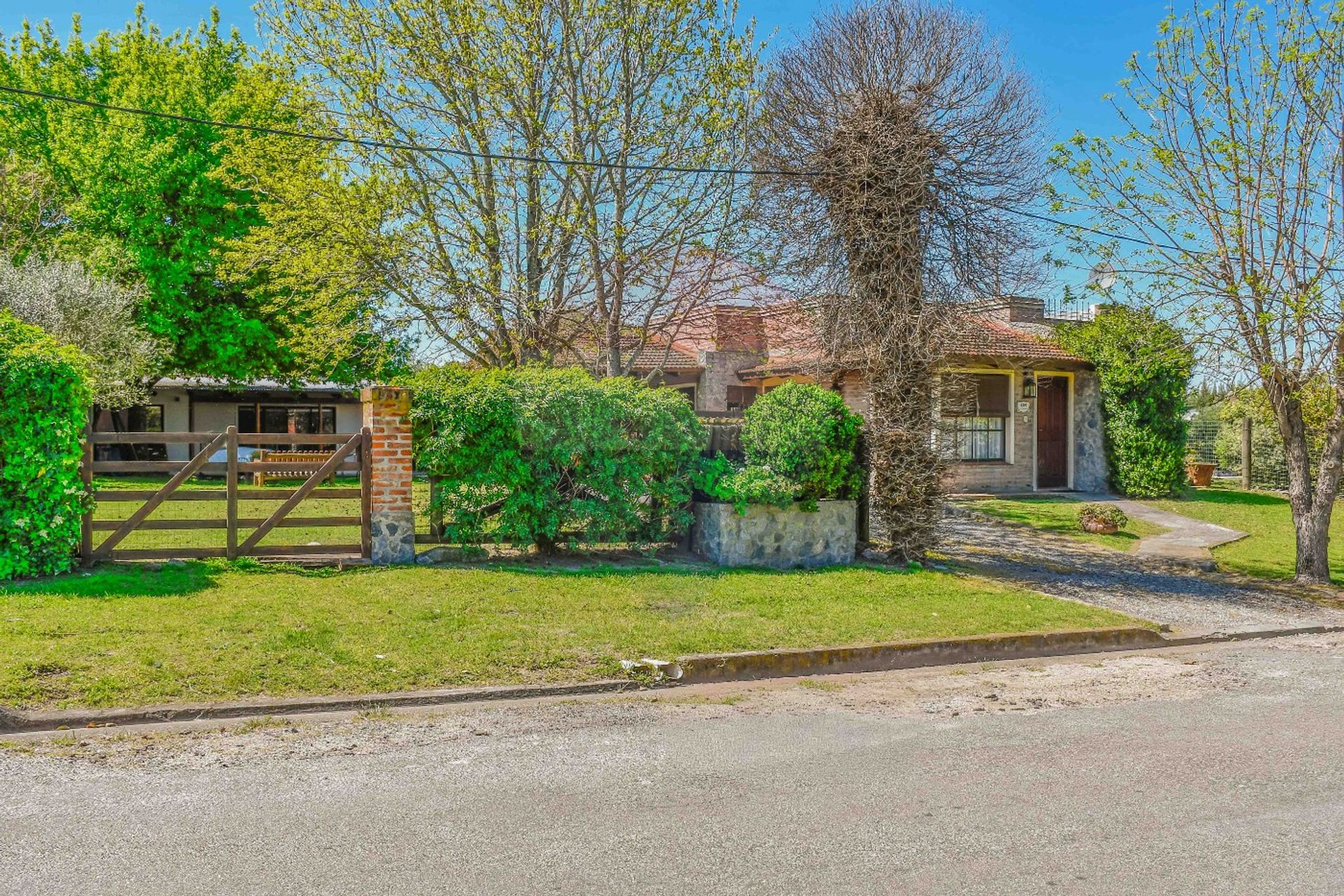 VENTA CASA 3 DORM. + APTO. ECILDA PAULLIER