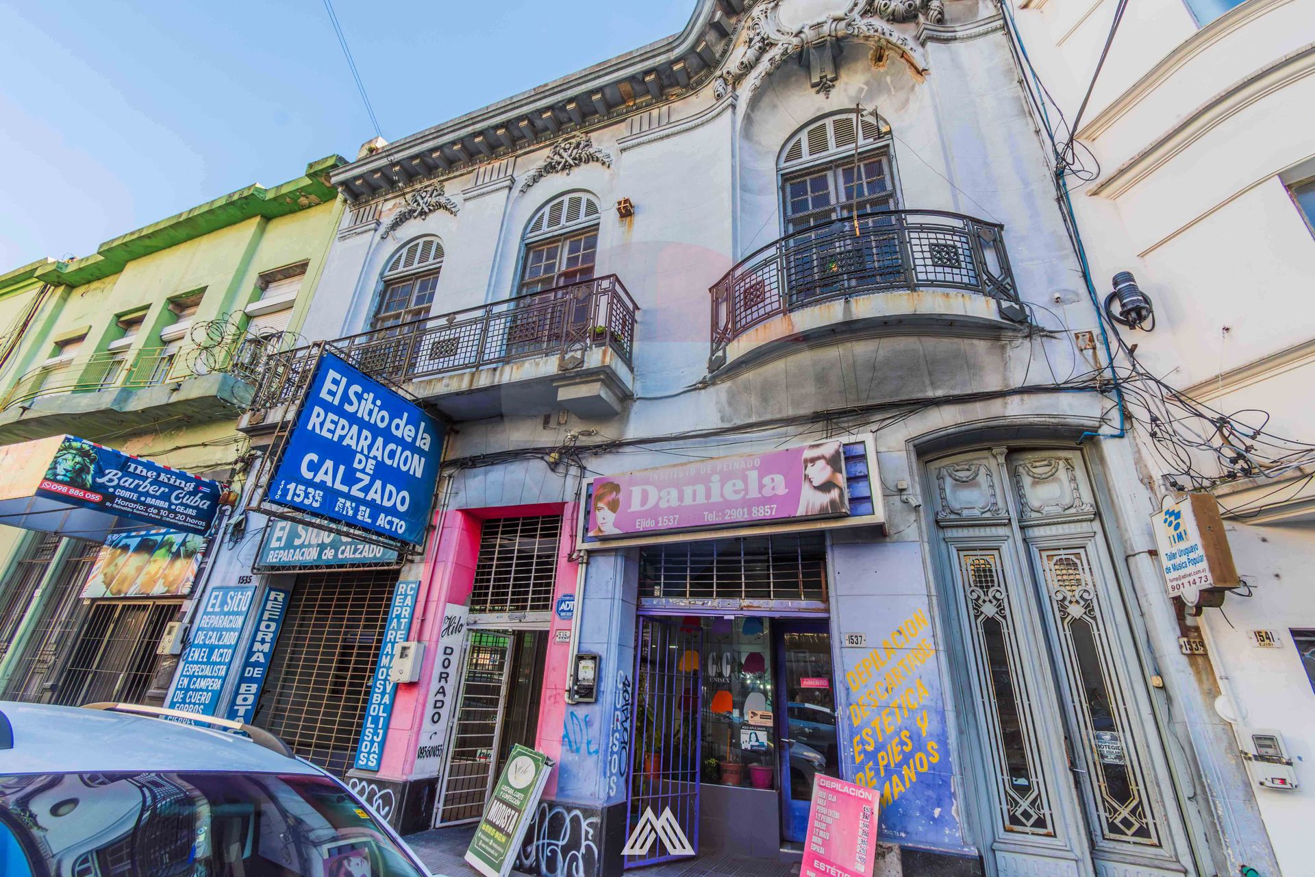 VENTA 3 LOCALES CON RENTA 11% Y VIVIENDA EN CENTRO
