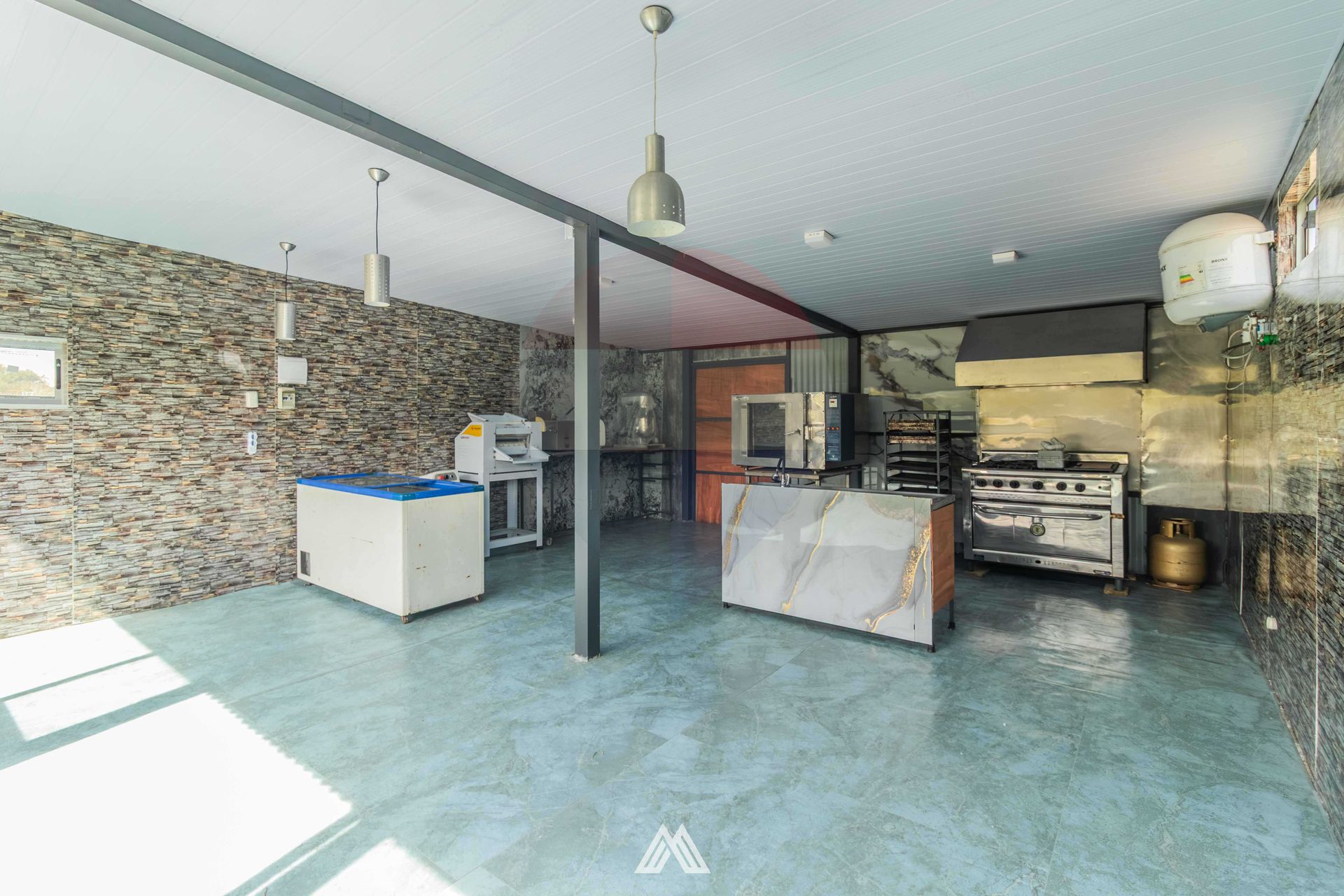 Alquiler de Local Comercial playa Jaureguiberry · Foto 6
