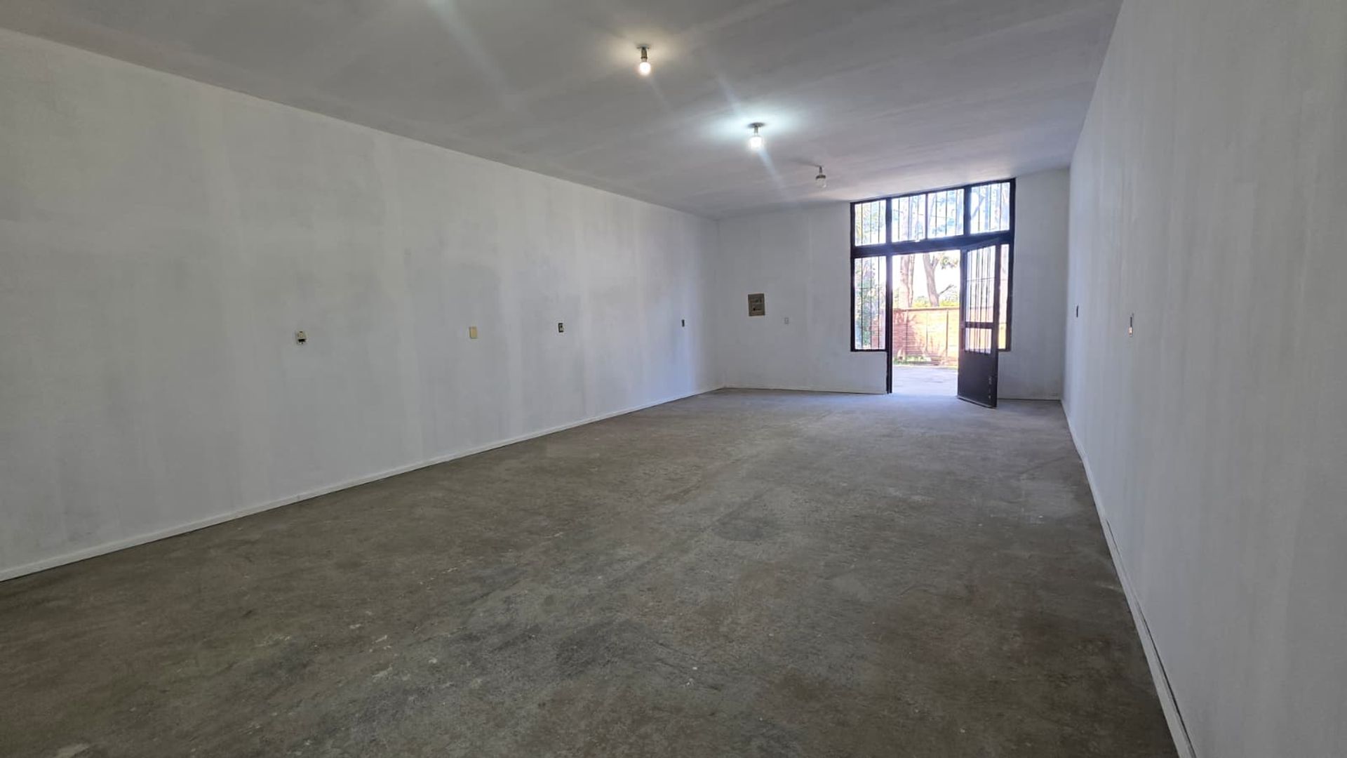 ALQUILER LOCAL COMERCIAL EN MEDANOS DE SOLYMAR