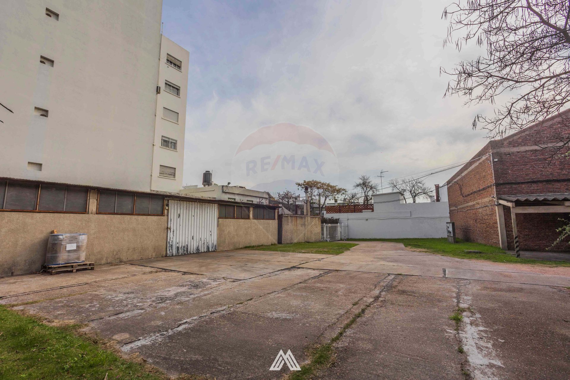 ALQUILER LOCAL, GRAN TERRENO, EN LA COMERCIAL · Foto 6