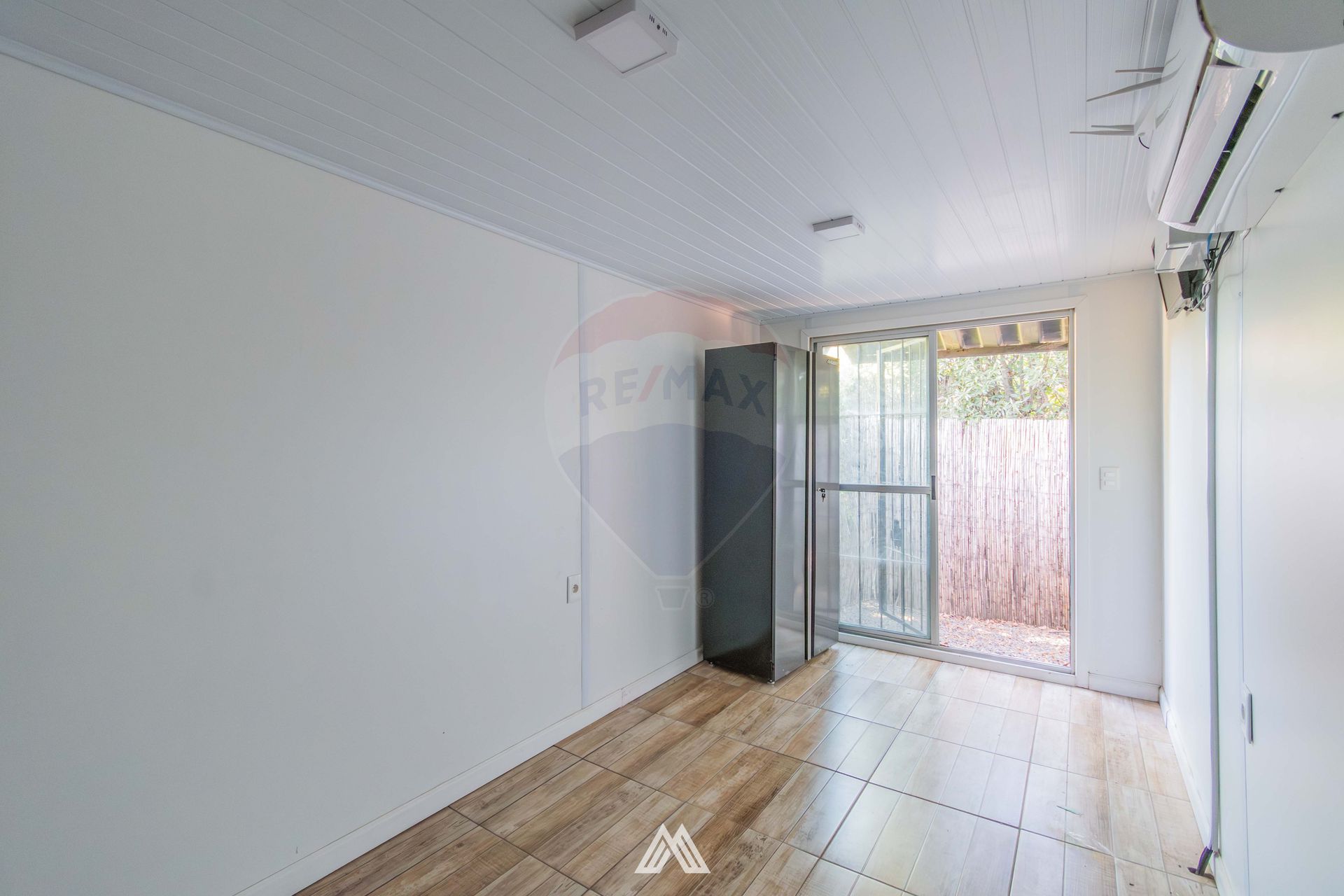 ALQUILER oficina/consultorio galería EL PINAR SUR