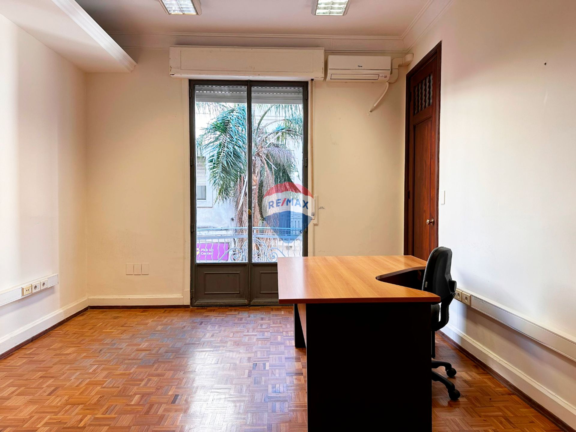 ALQUILER OFICINAS CIUDAD VIEJA PISO COMPLETO · Foto 9