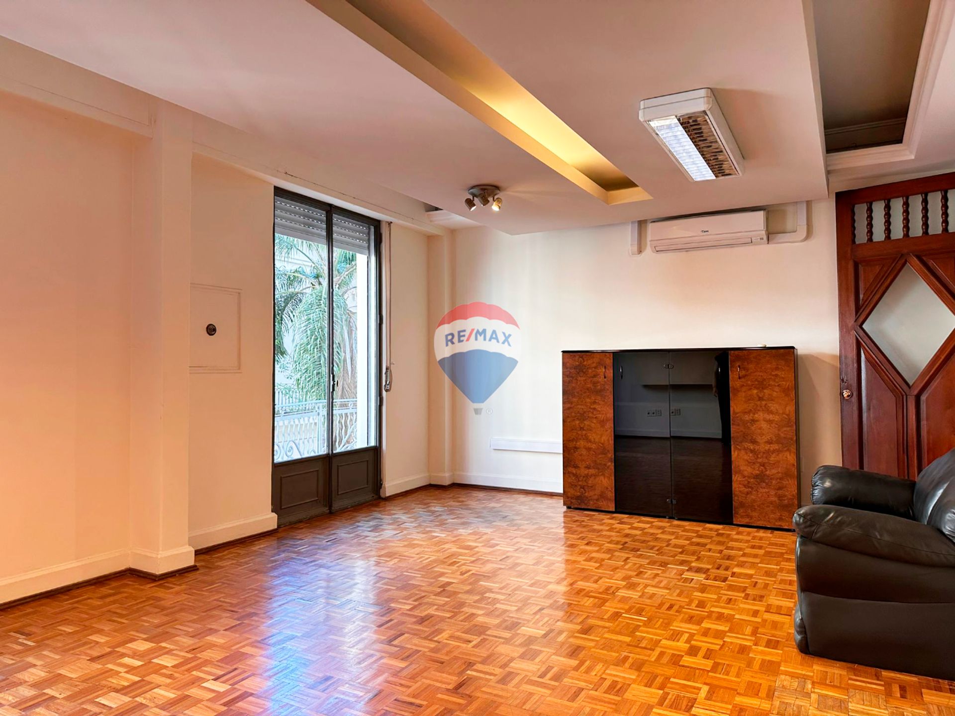 ALQUILER OFICINAS CIUDAD VIEJA PISO COMPLETO · Foto 6