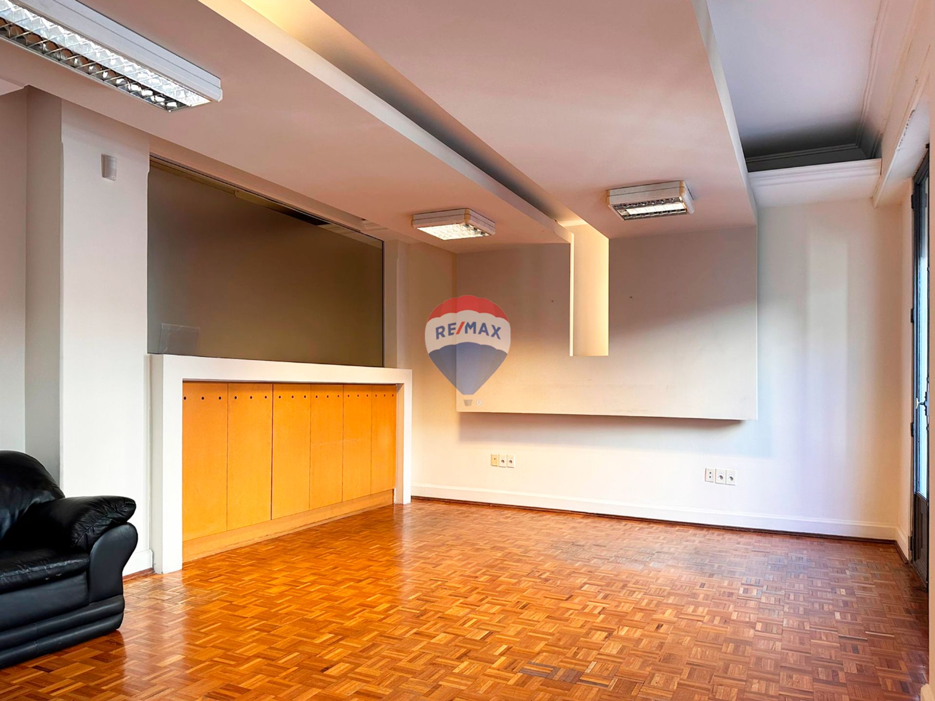 ALQUILER OFICINAS CIUDAD VIEJA PISO COMPLETO · Foto 4