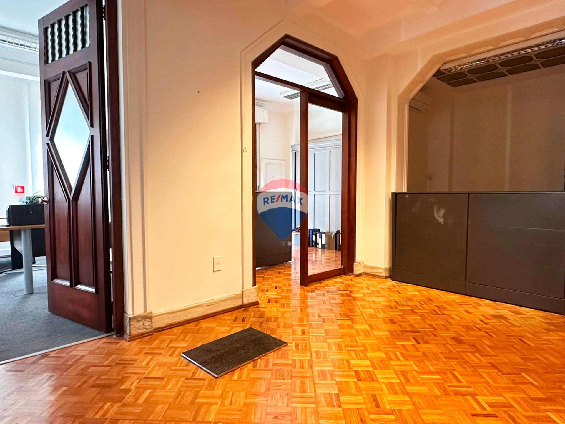 ALQUILER OFICINAS CIUDAD VIEJA PISO COMPLETO · Foto 12