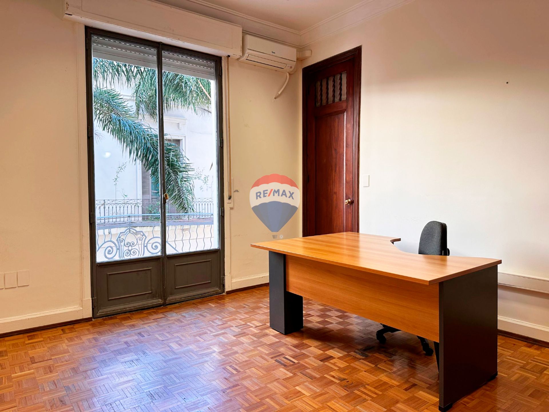 ALQUILER OFICINAS CIUDAD VIEJA PISO COMPLETO · Foto 10