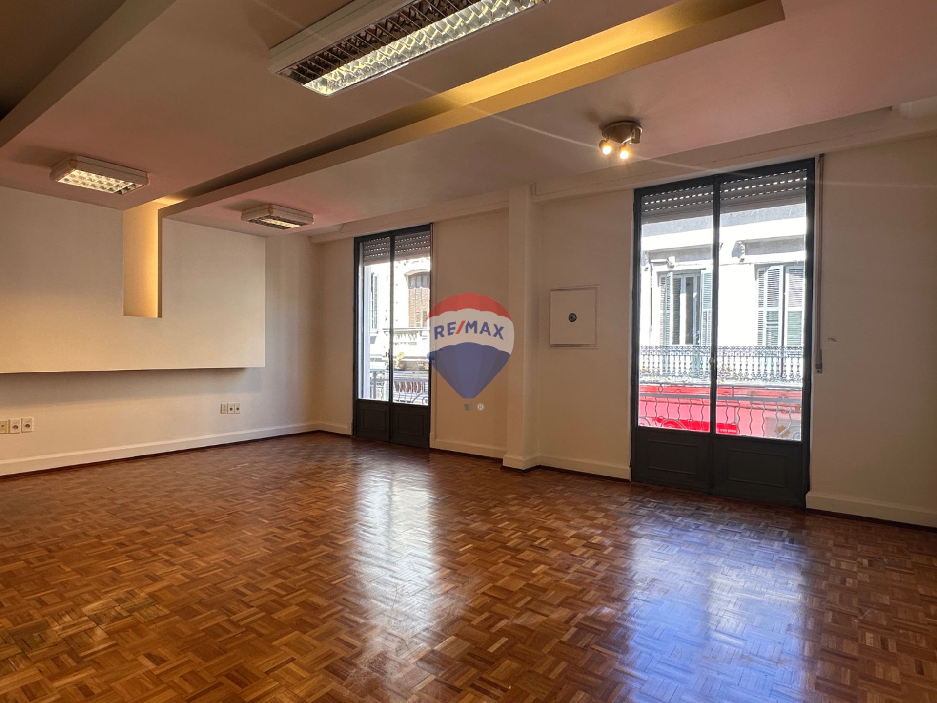 ALQUILER OFICINAS CIUDAD VIEJA PISO COMPLETO · Foto 8