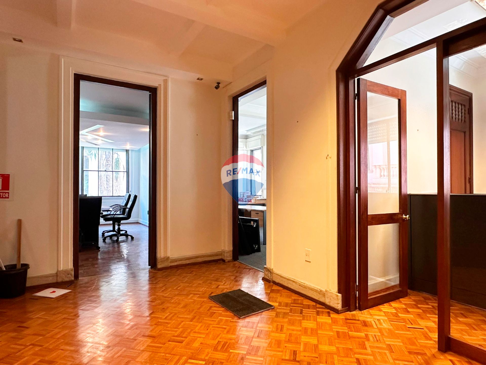 ALQUILER OFICINAS CIUDAD VIEJA PISO COMPLETO · Foto 7
