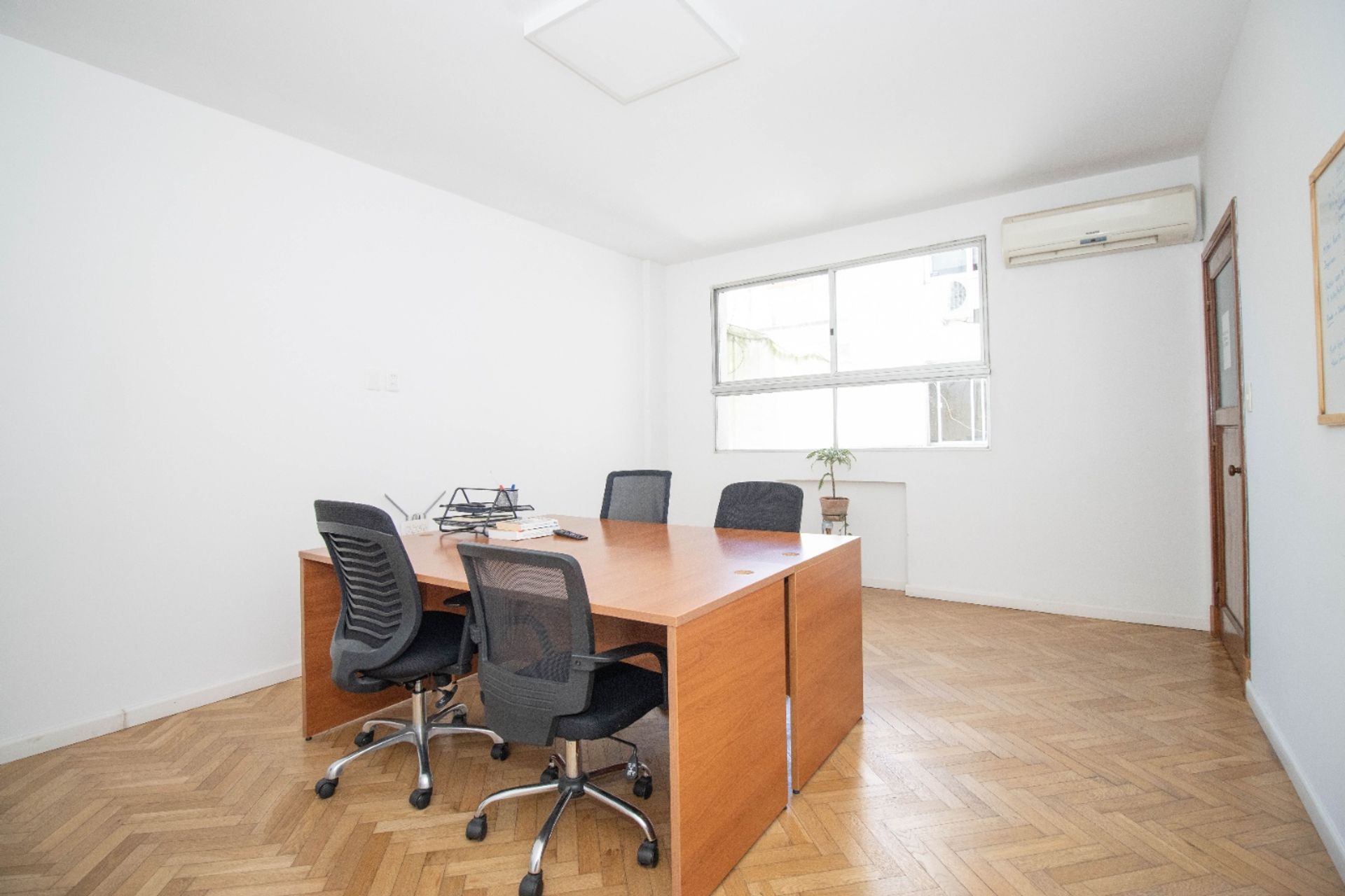 ALQUILER OFICINA CIUDAD VIEJA · Foto 12