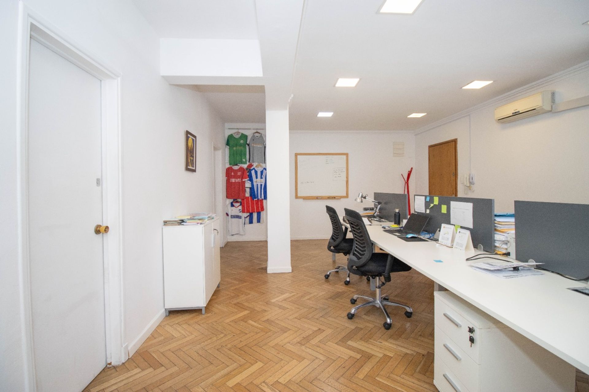 ALQUILER OFICINA CIUDAD VIEJA · Foto 3