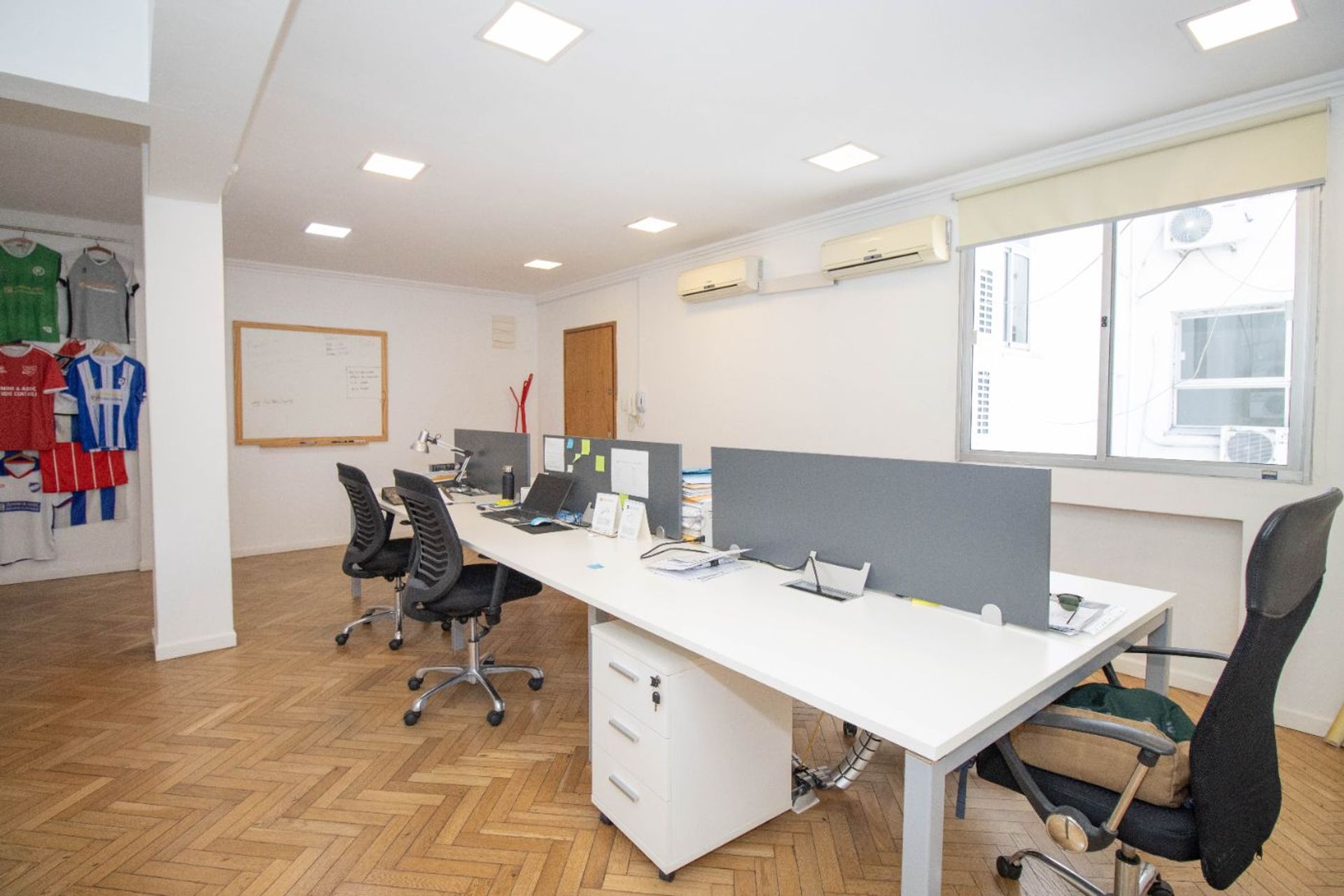 ALQUILER OFICINA CIUDAD VIEJA · Photo 1