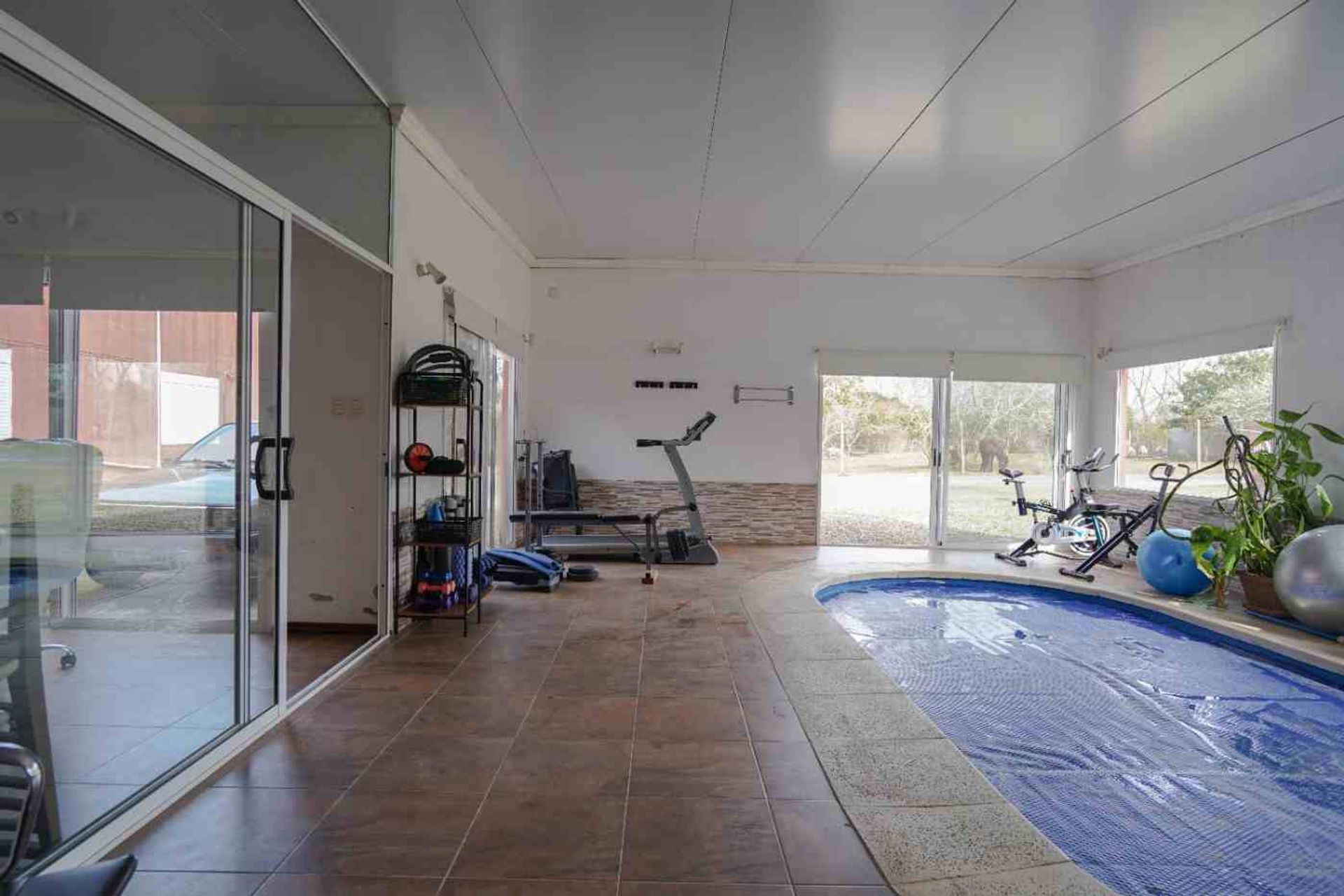 Alquilo local gimnasio con piscina climatizada · Foto 5