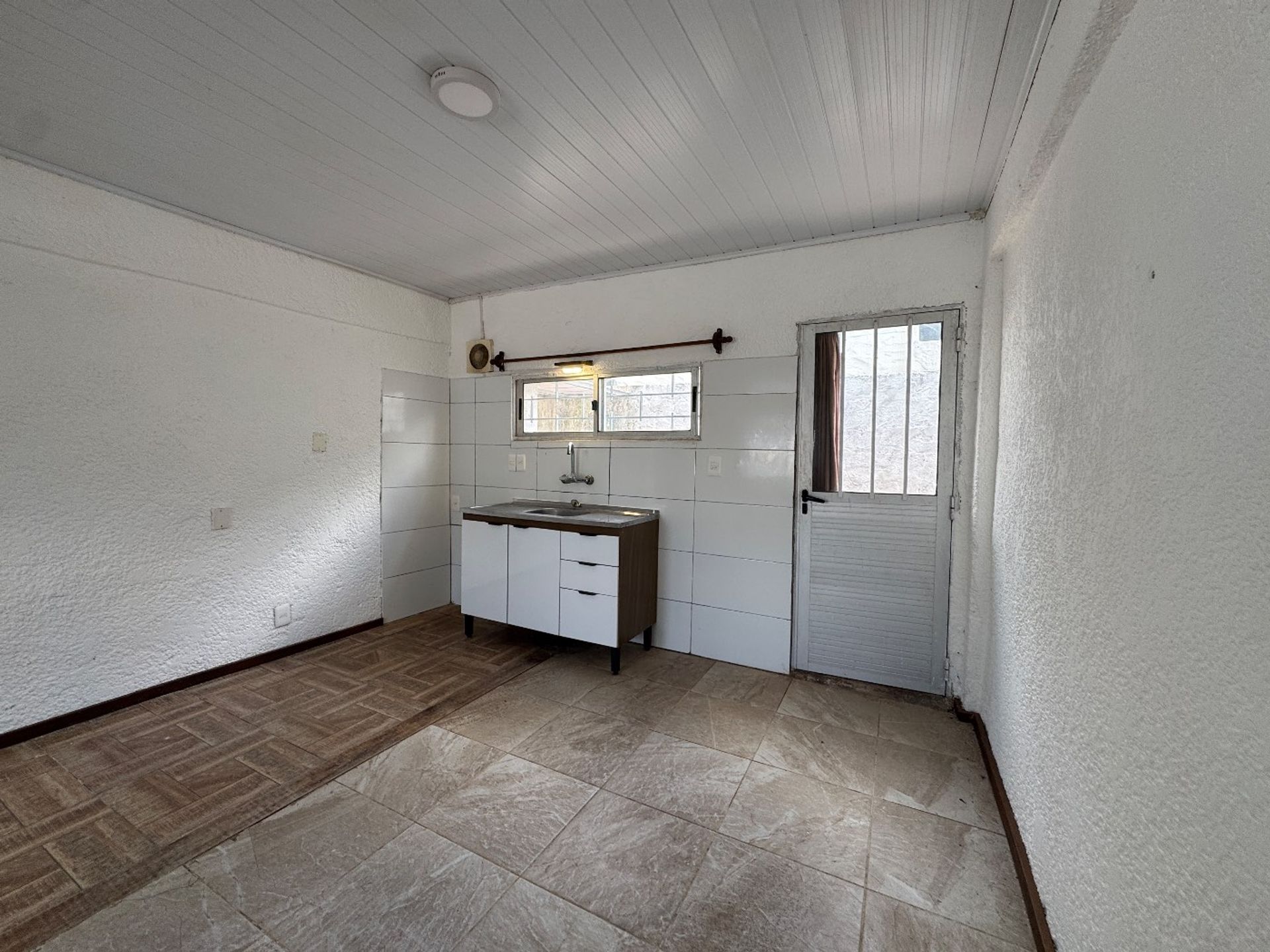 Alquilo casa 1 dormitorio con garaje Est Atlantida · Foto 3