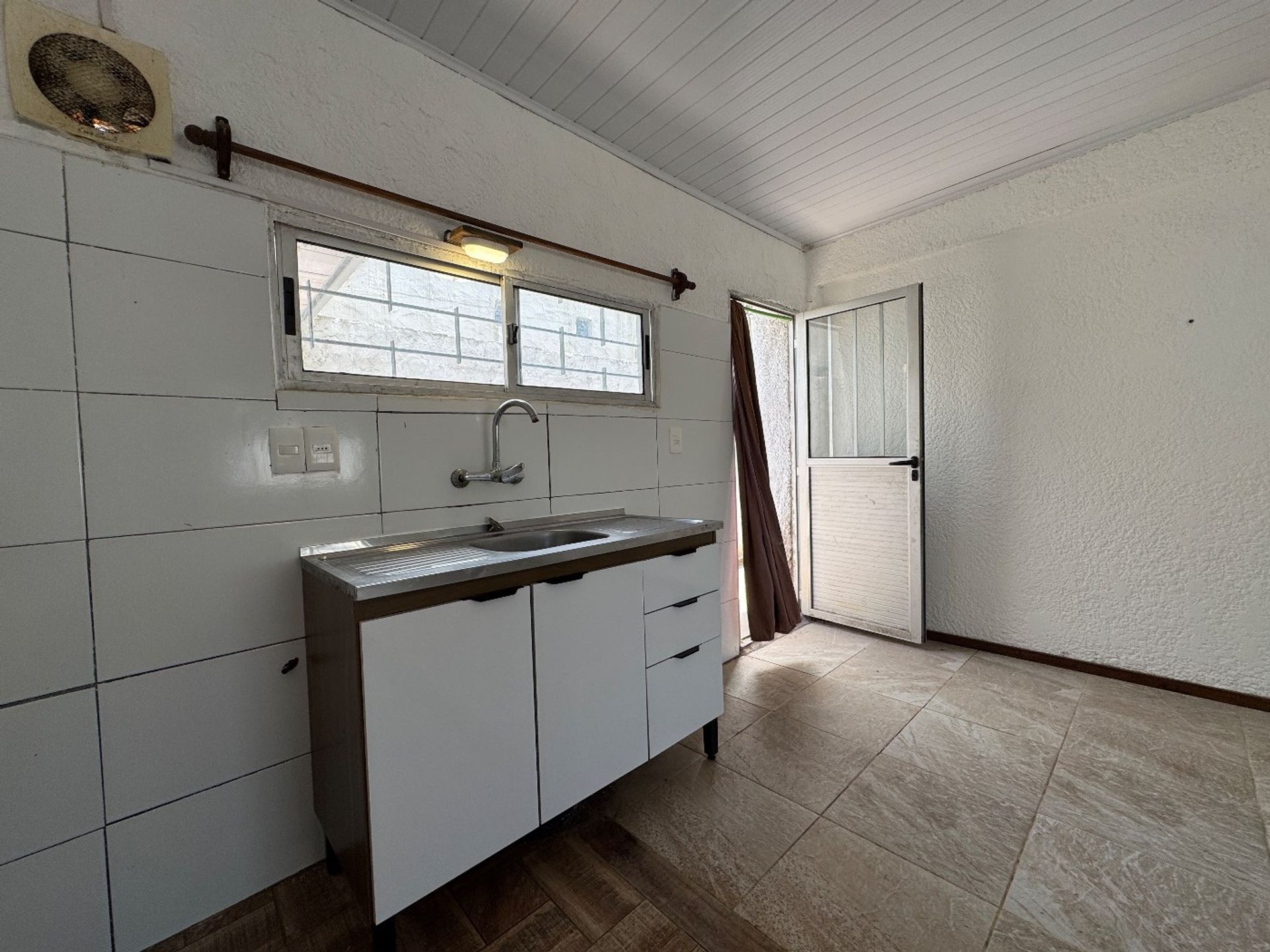 Alquilo casa 1 dormitorio con garaje Est Atlantida · Foto 4