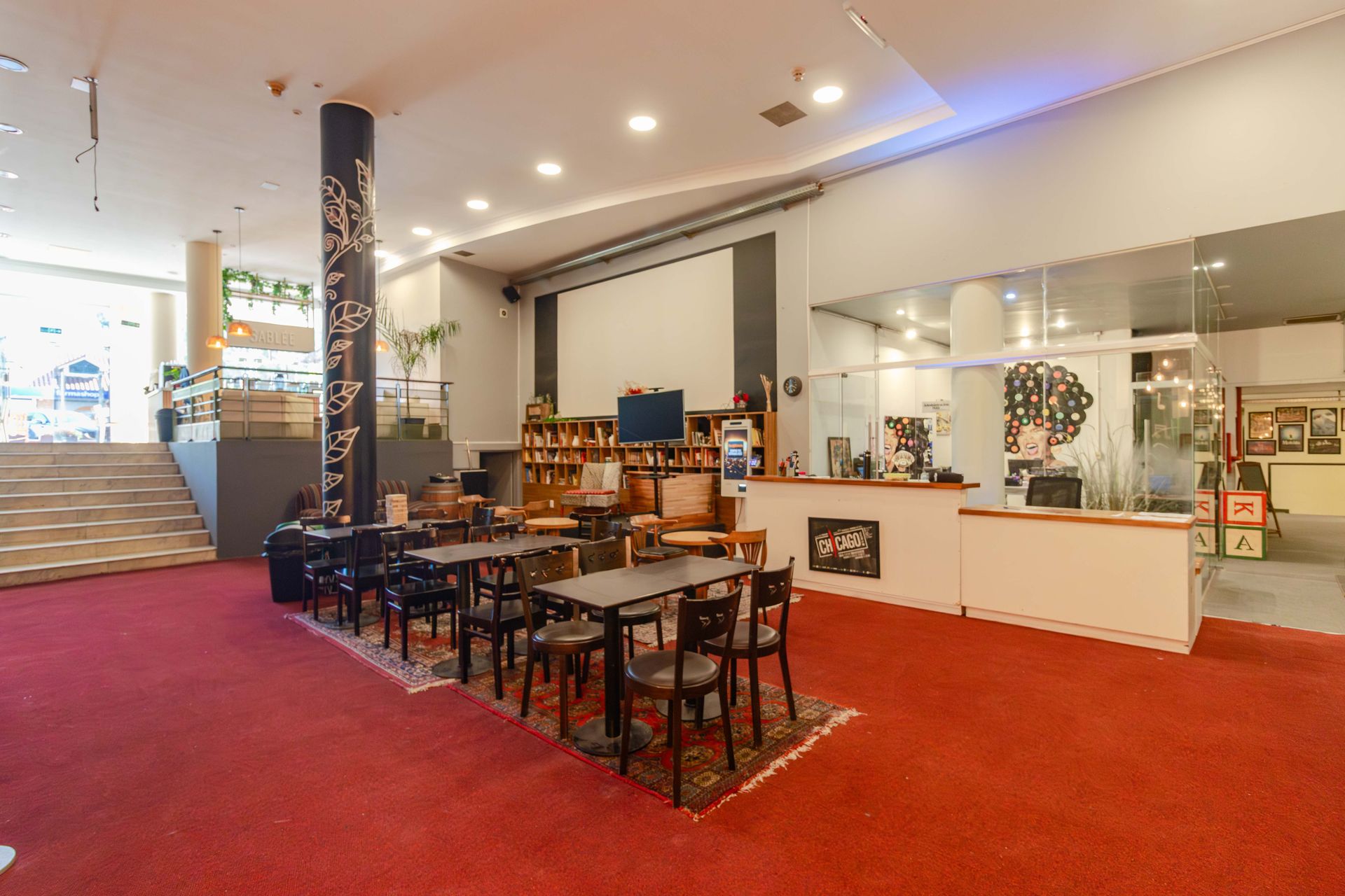 Alquiler Local Comercial sobre Arocena 876 m2 · Foto 2