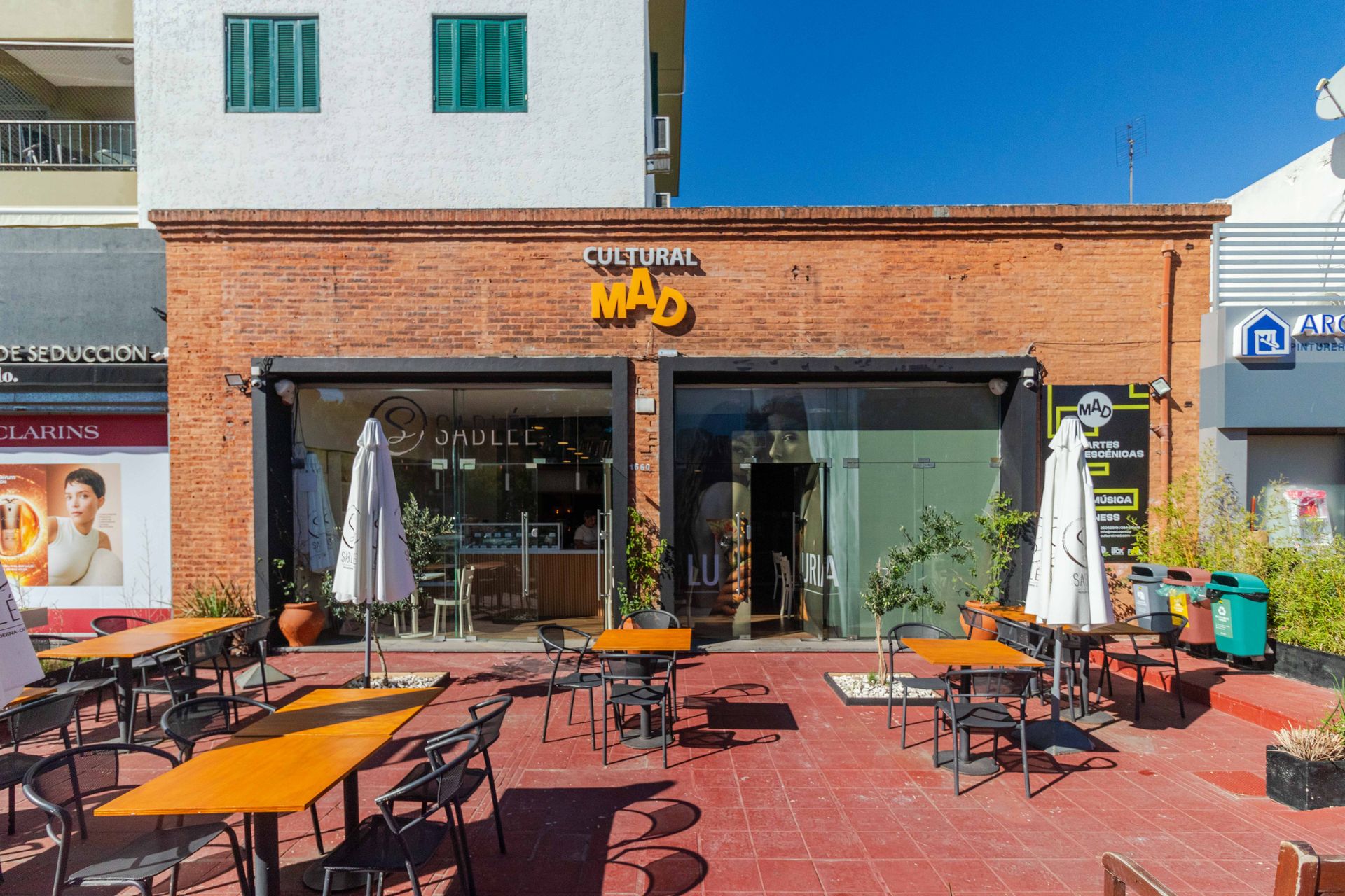 Alquiler Local Comercial sobre Arocena 876 m2 · Foto 1