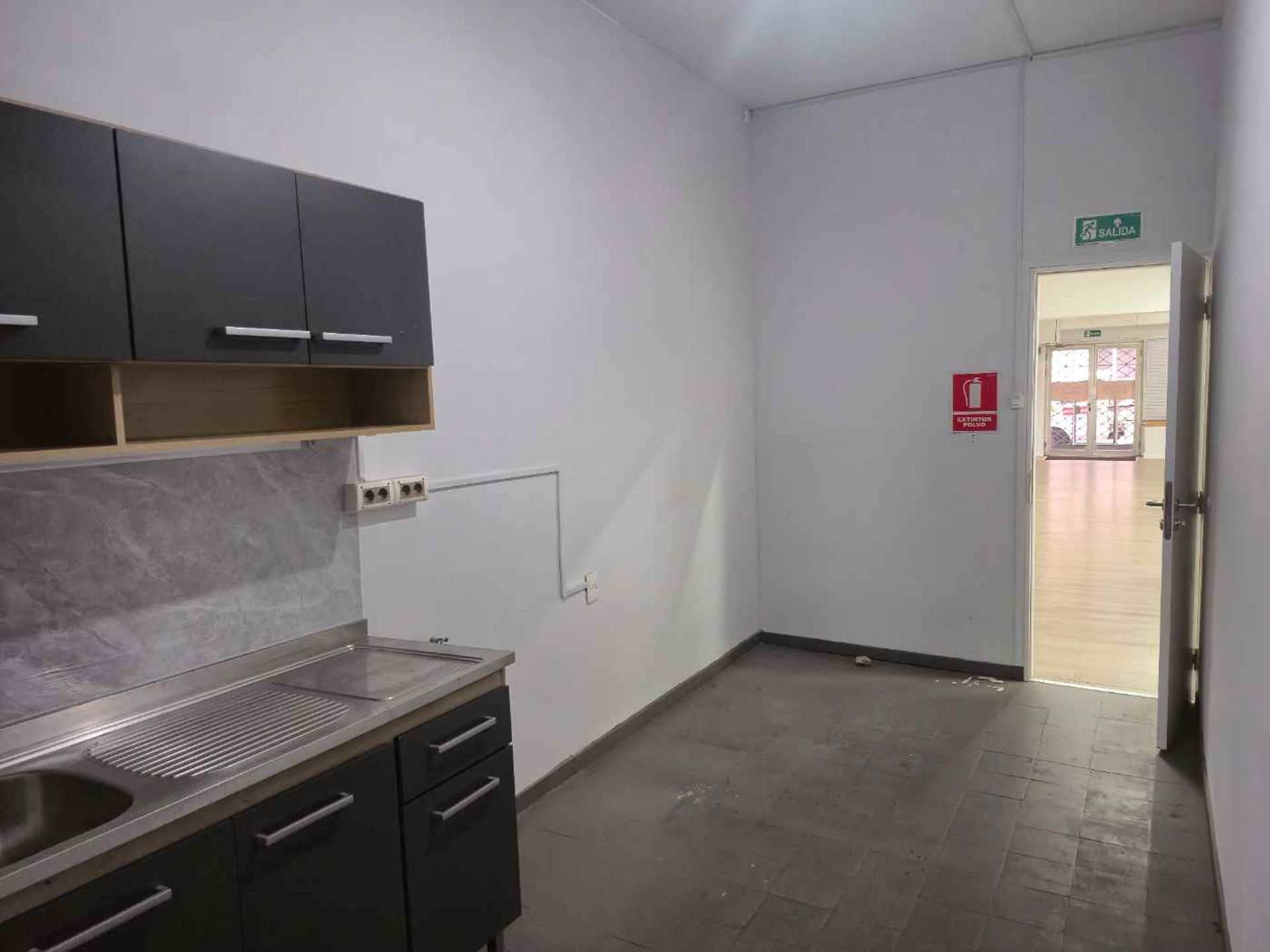Alquiler de local comercial en el Centro Yi y 18 · Foto 11