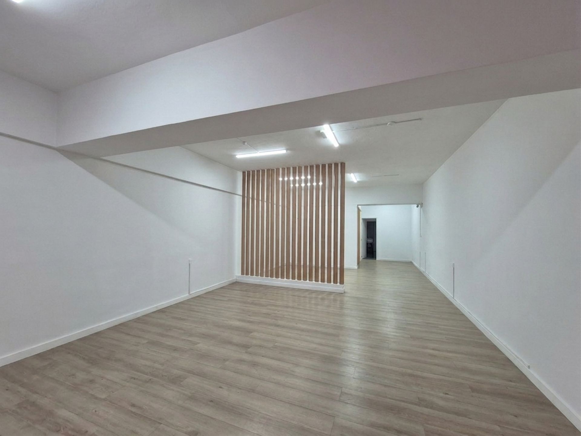 Alquiler de local comercial en el Centro Yi y 18 · Foto 2