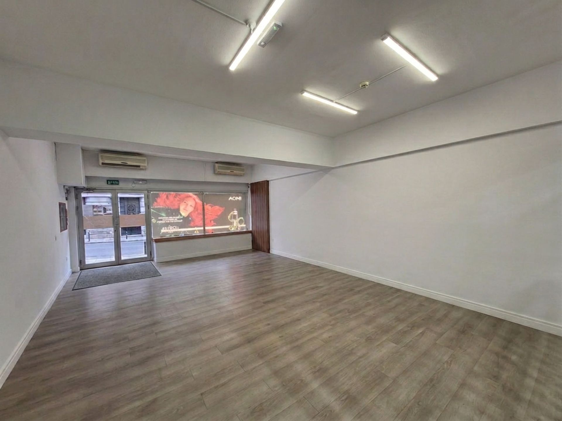 Alquiler de local comercial en el Centro Yi y 18