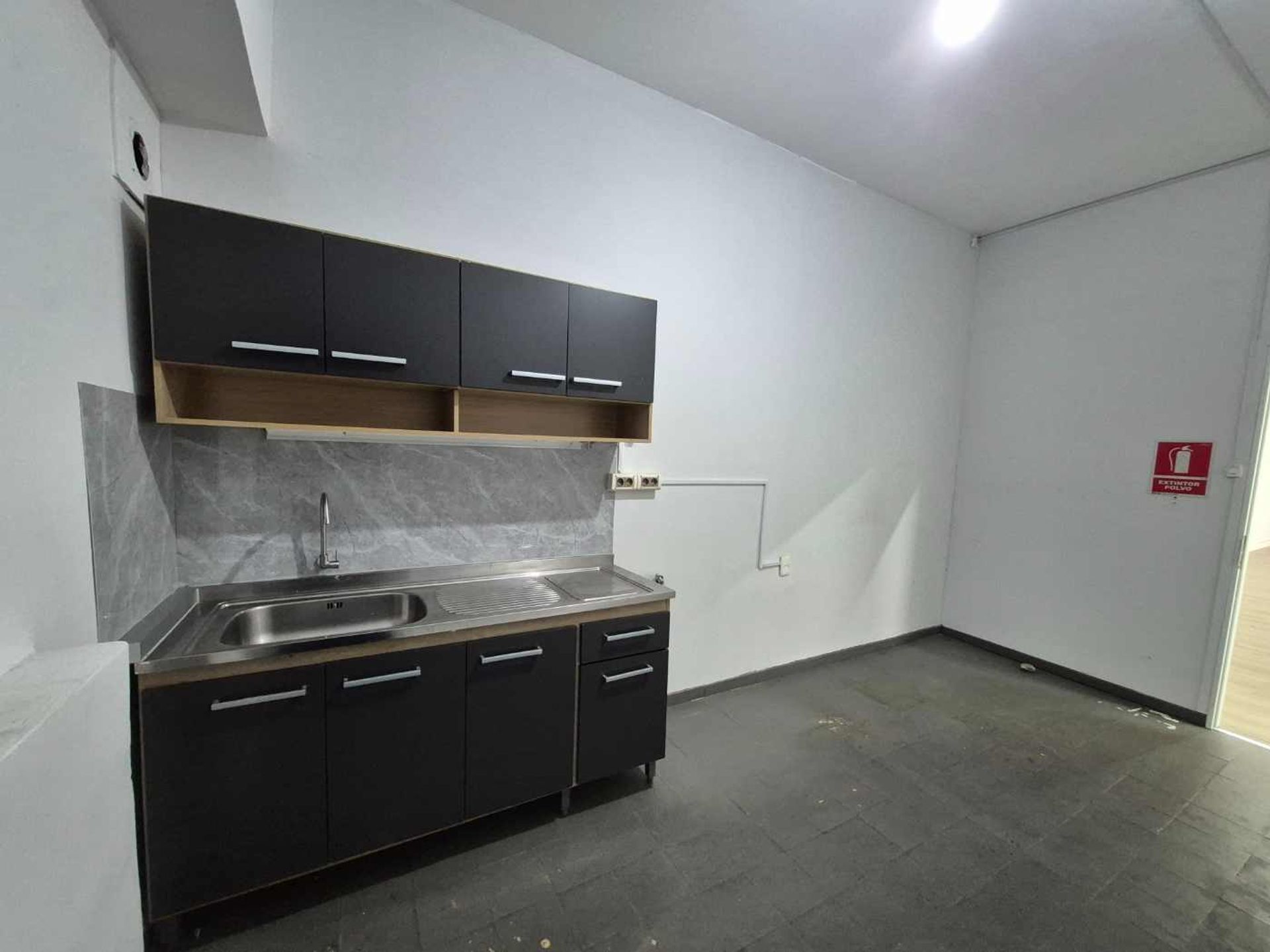 Alquiler de local comercial en el Centro Yi y 18 · Foto 12