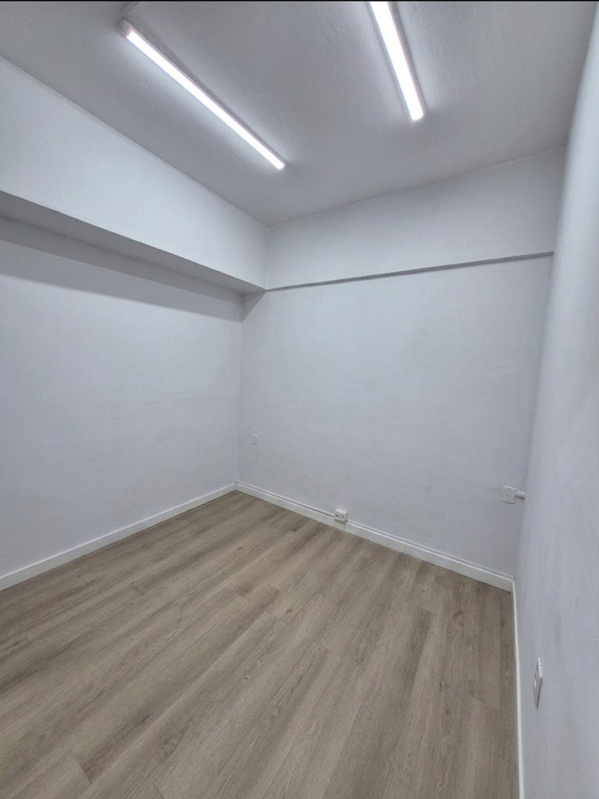 Alquiler de local comercial en el Centro Yi y 18 · Foto 5