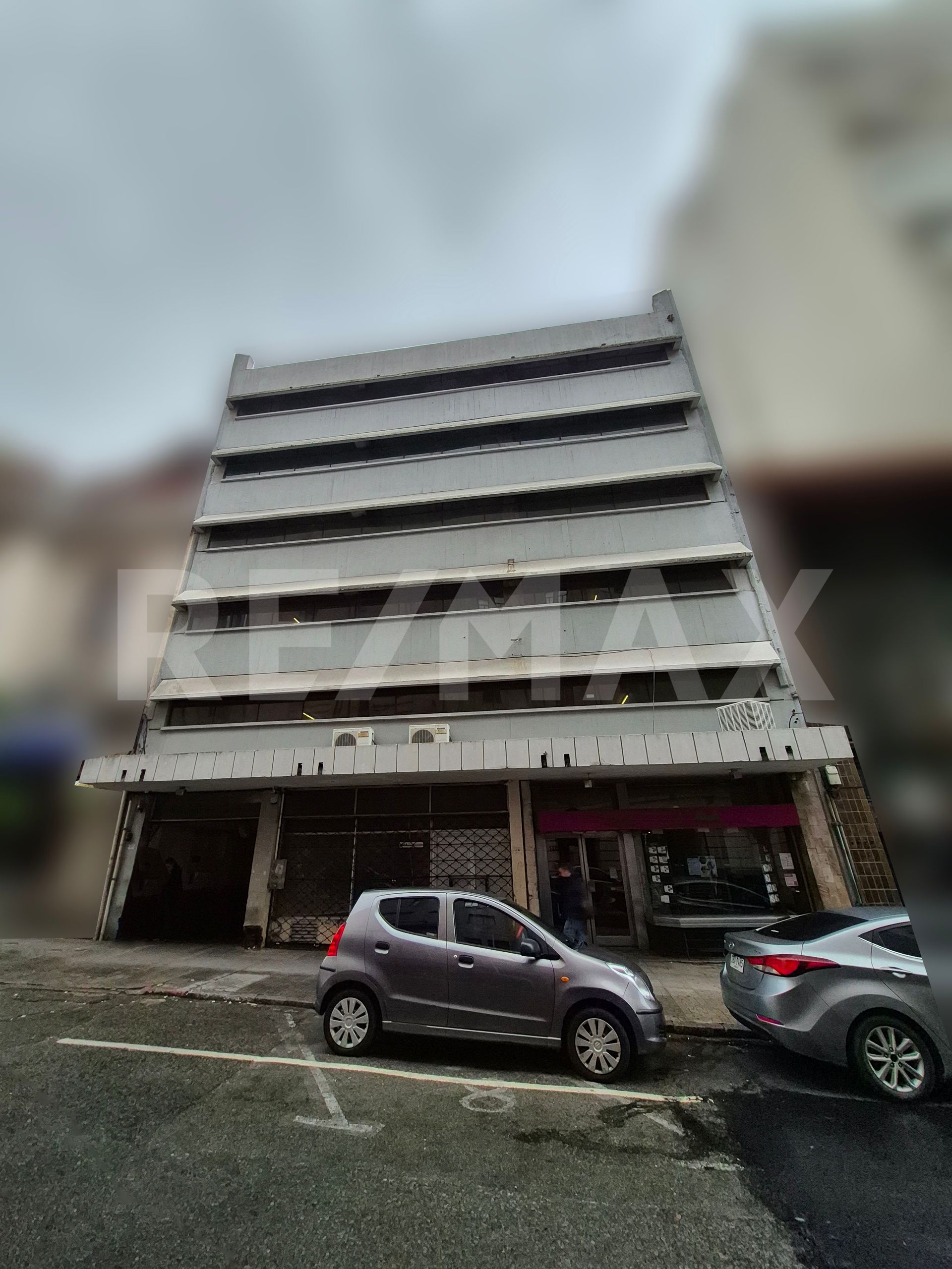 Alquiler de local comercial en el Centro Yi y 18 · Foto 7